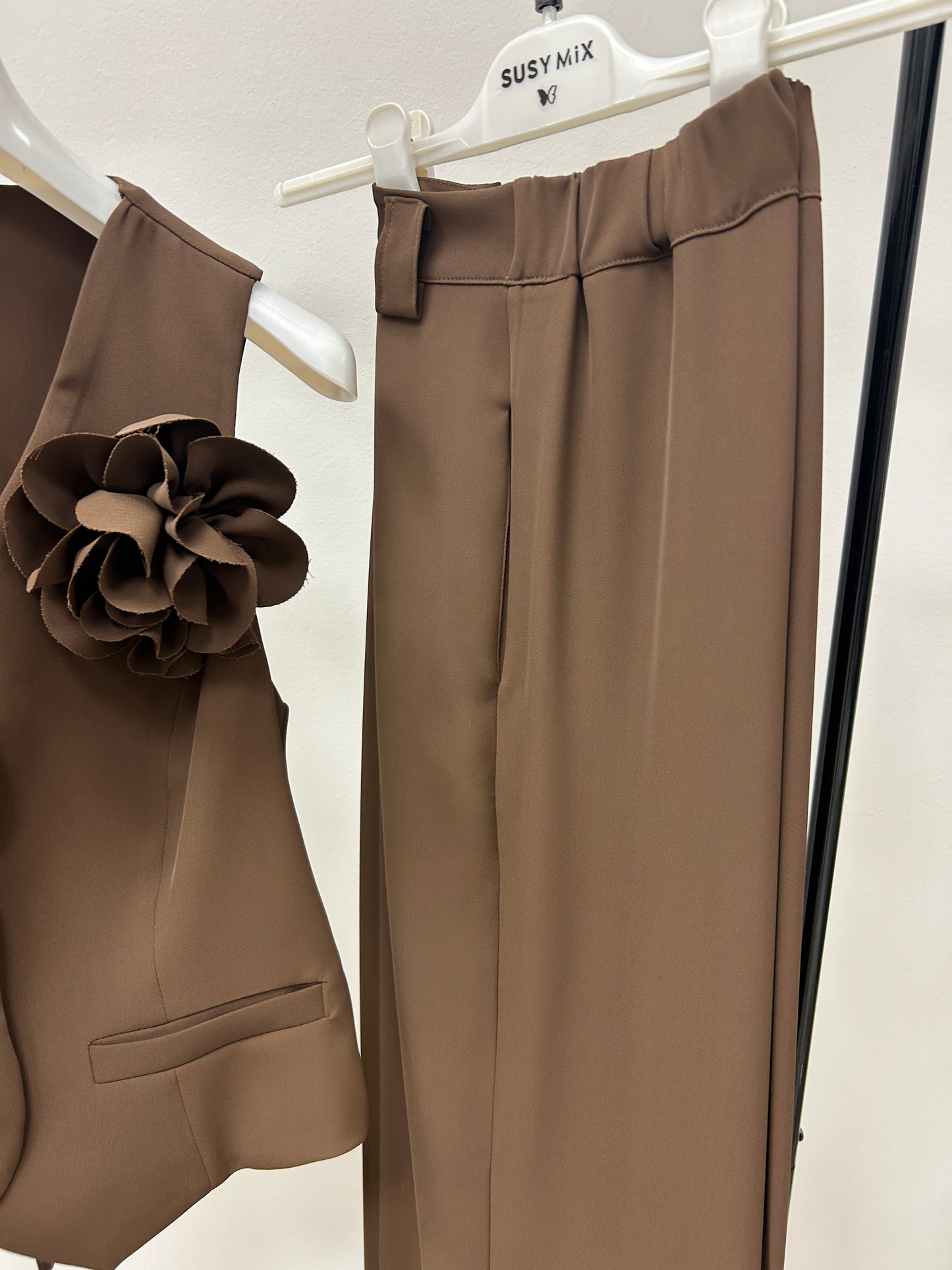 Susy Mix completo gilet+ pantalone con fiore moro