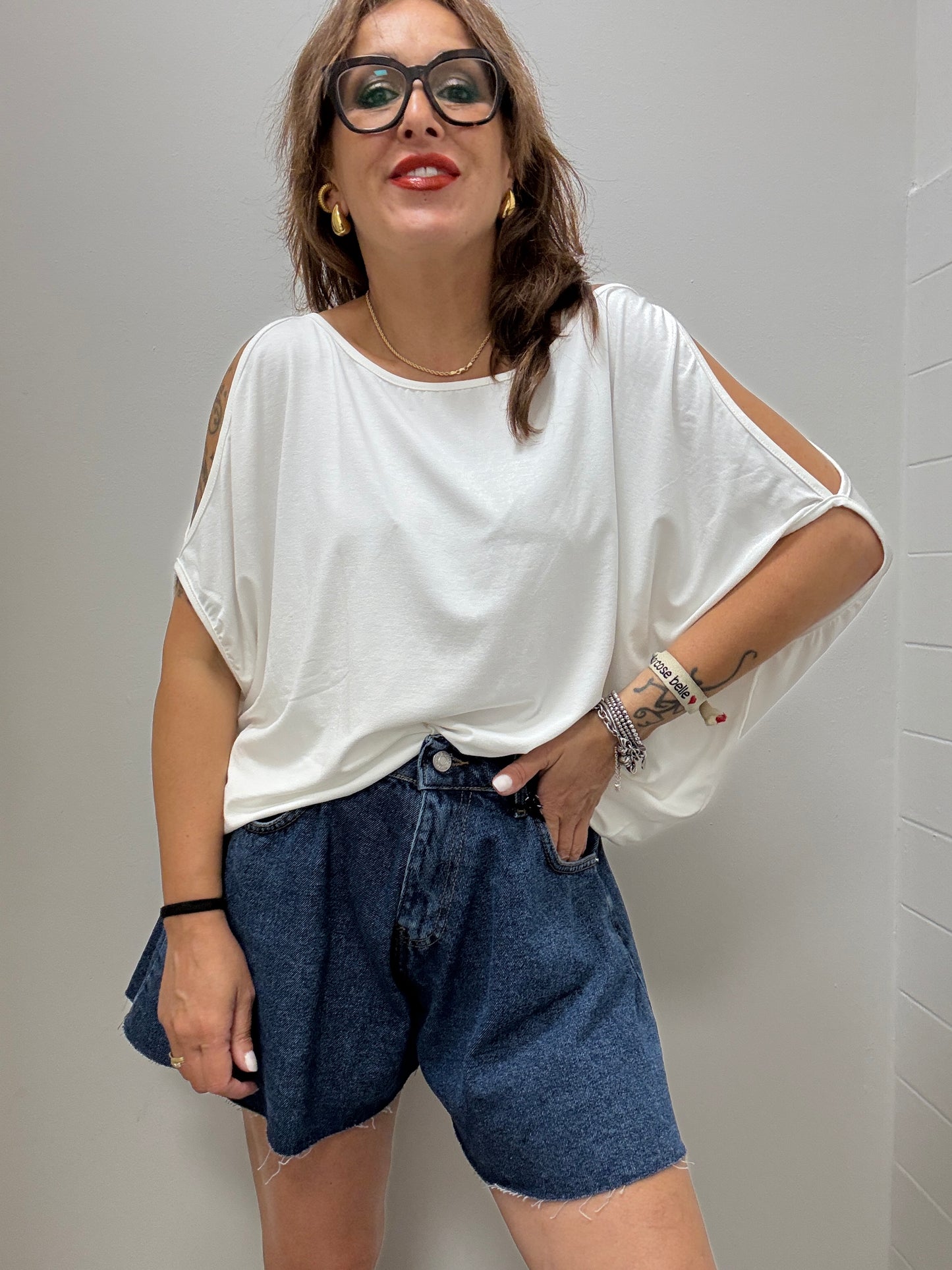 T-shirt scatolina con cut-out bianca