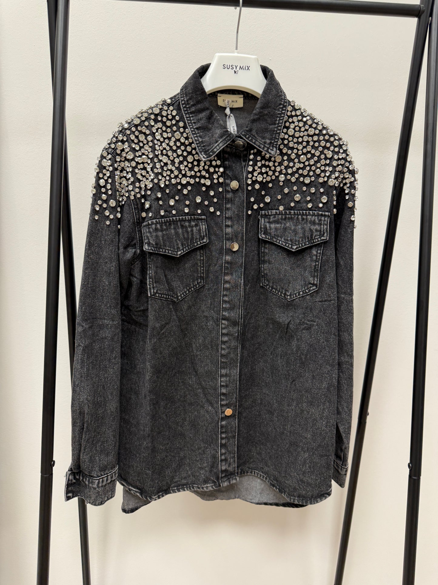 Camicia over con strass nero