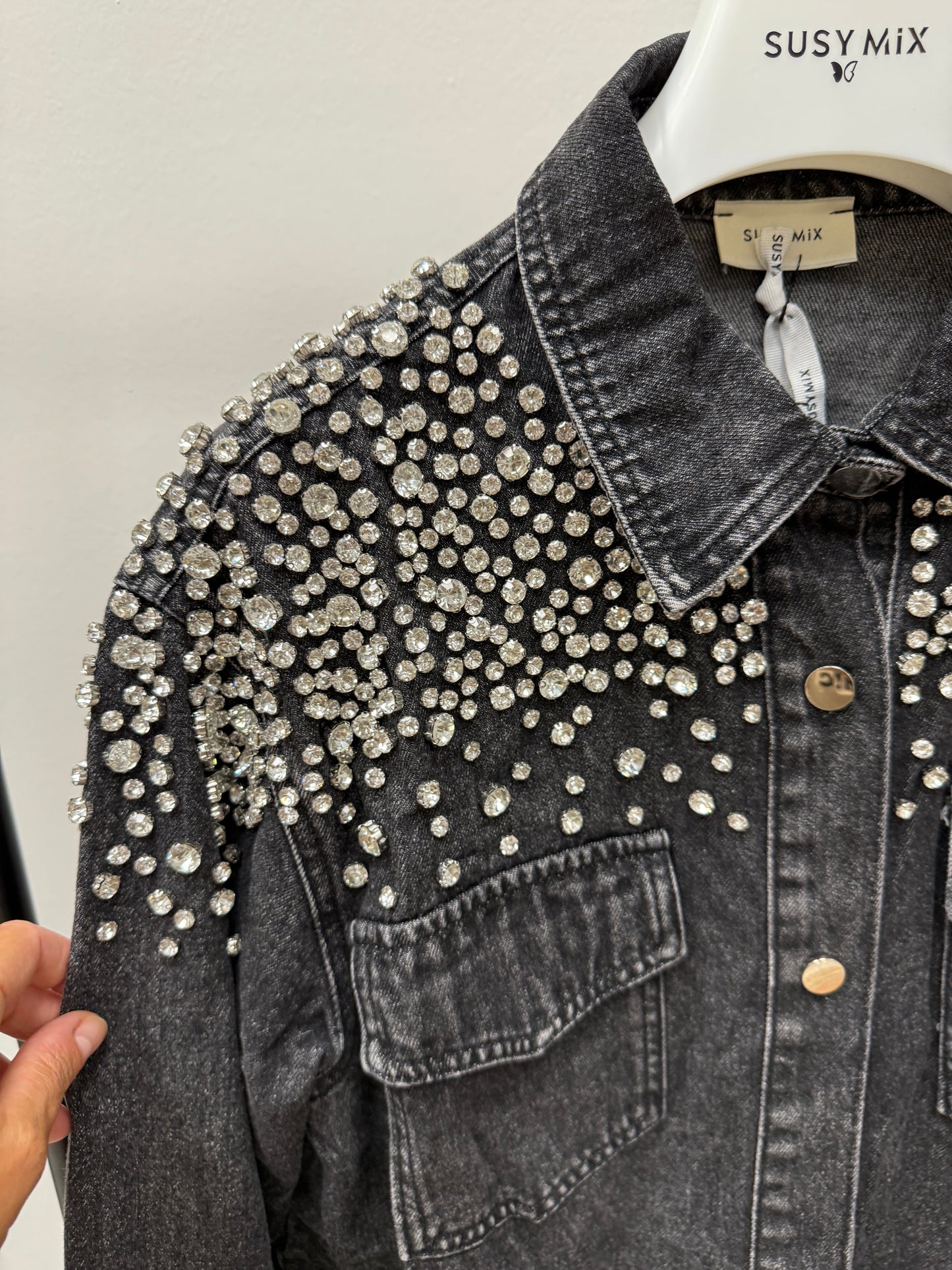 Camicia over con strass nero