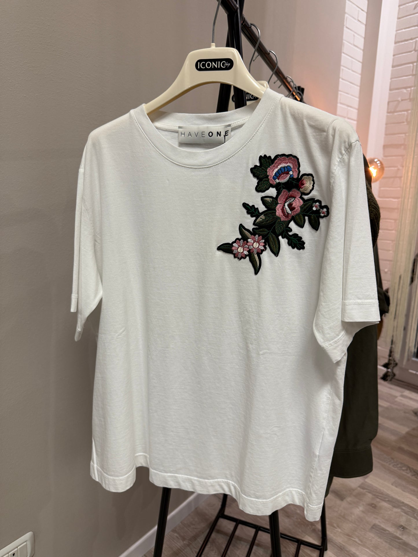 T-shirt scatola con rosa Haveone