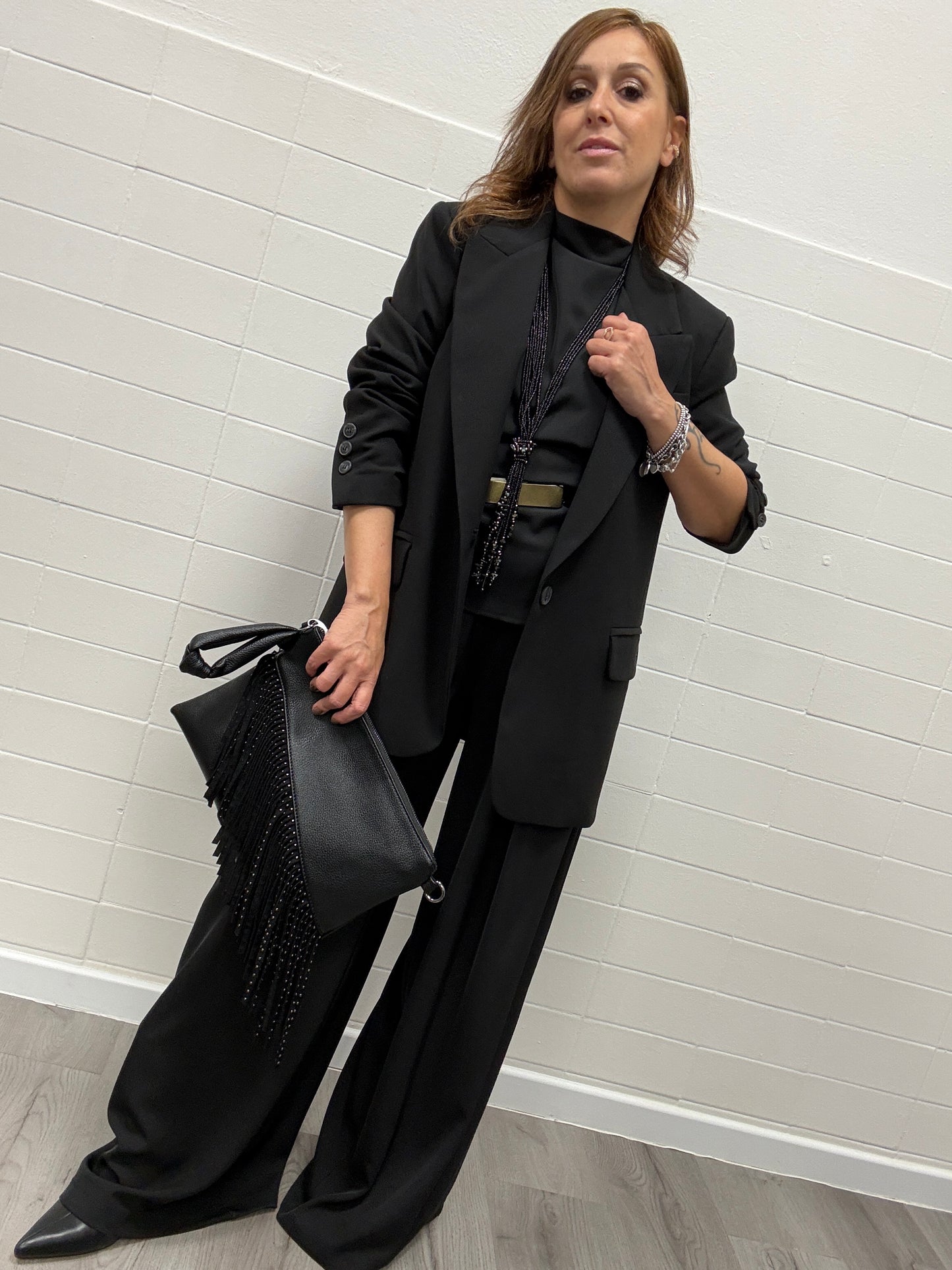 Borsa pochette con frangie nera