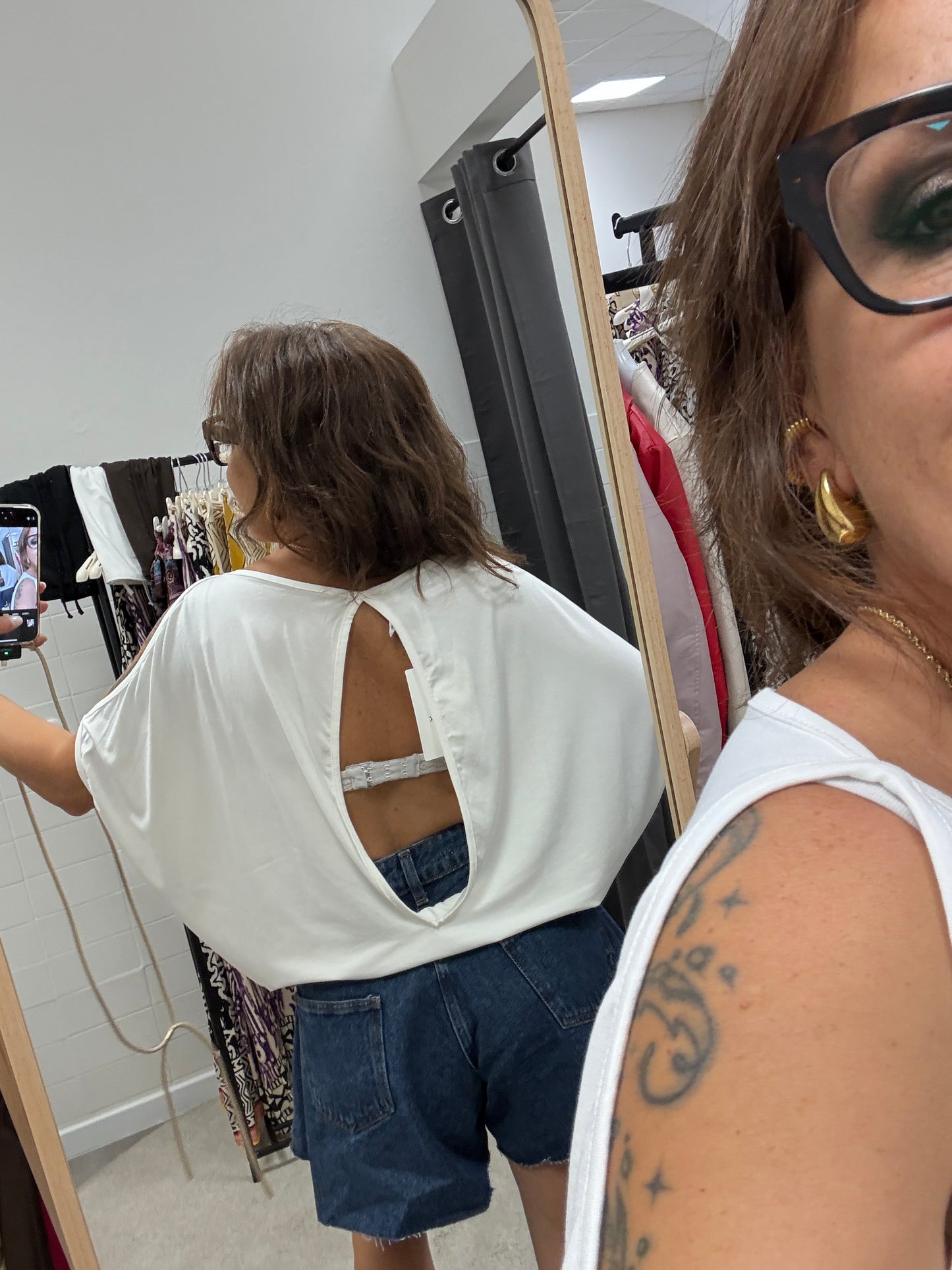 T-shirt scatolina con cut-out bianca