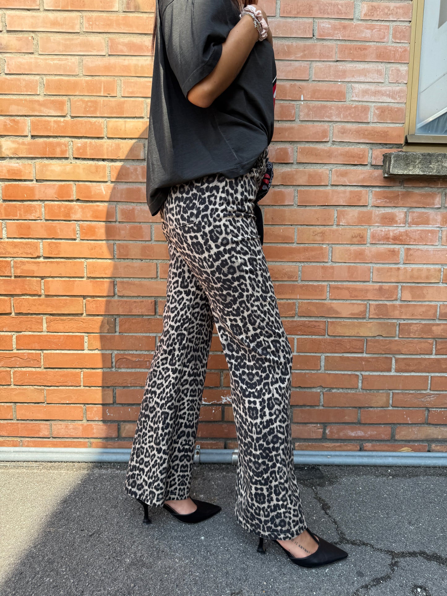 Pantaloni animalier zampa con bandana. animalier Haveone