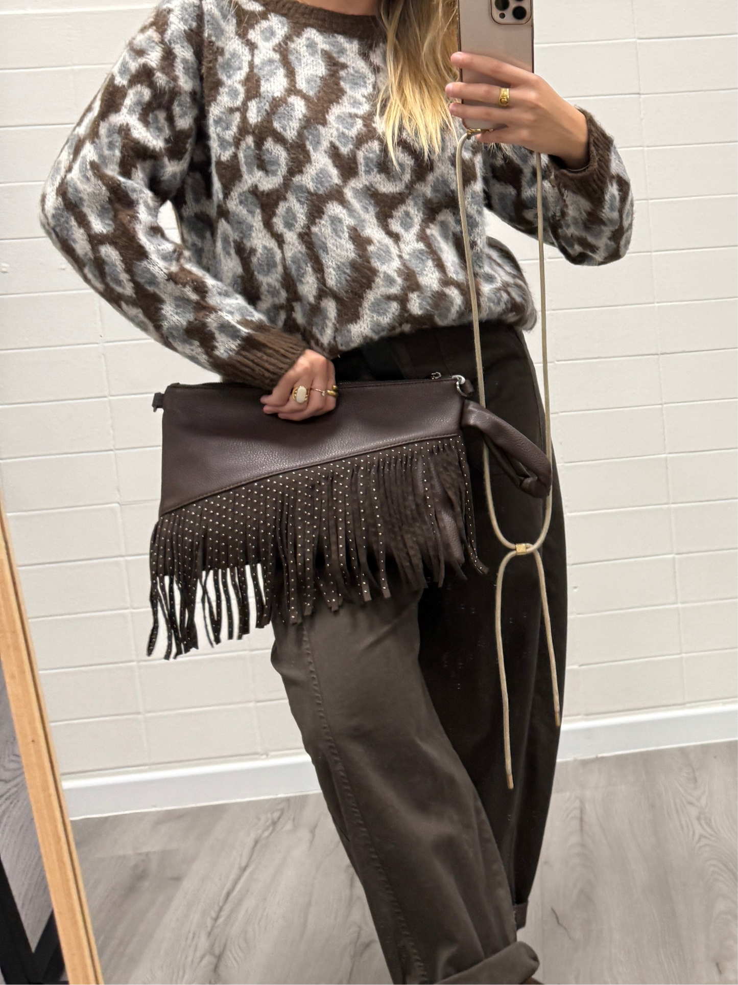 Borsa pochette con frangie moro