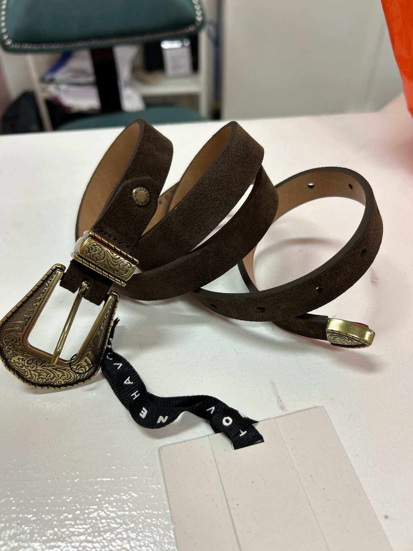 Haveone Cintura in crosta con fibbia lavorata vintage e puntale