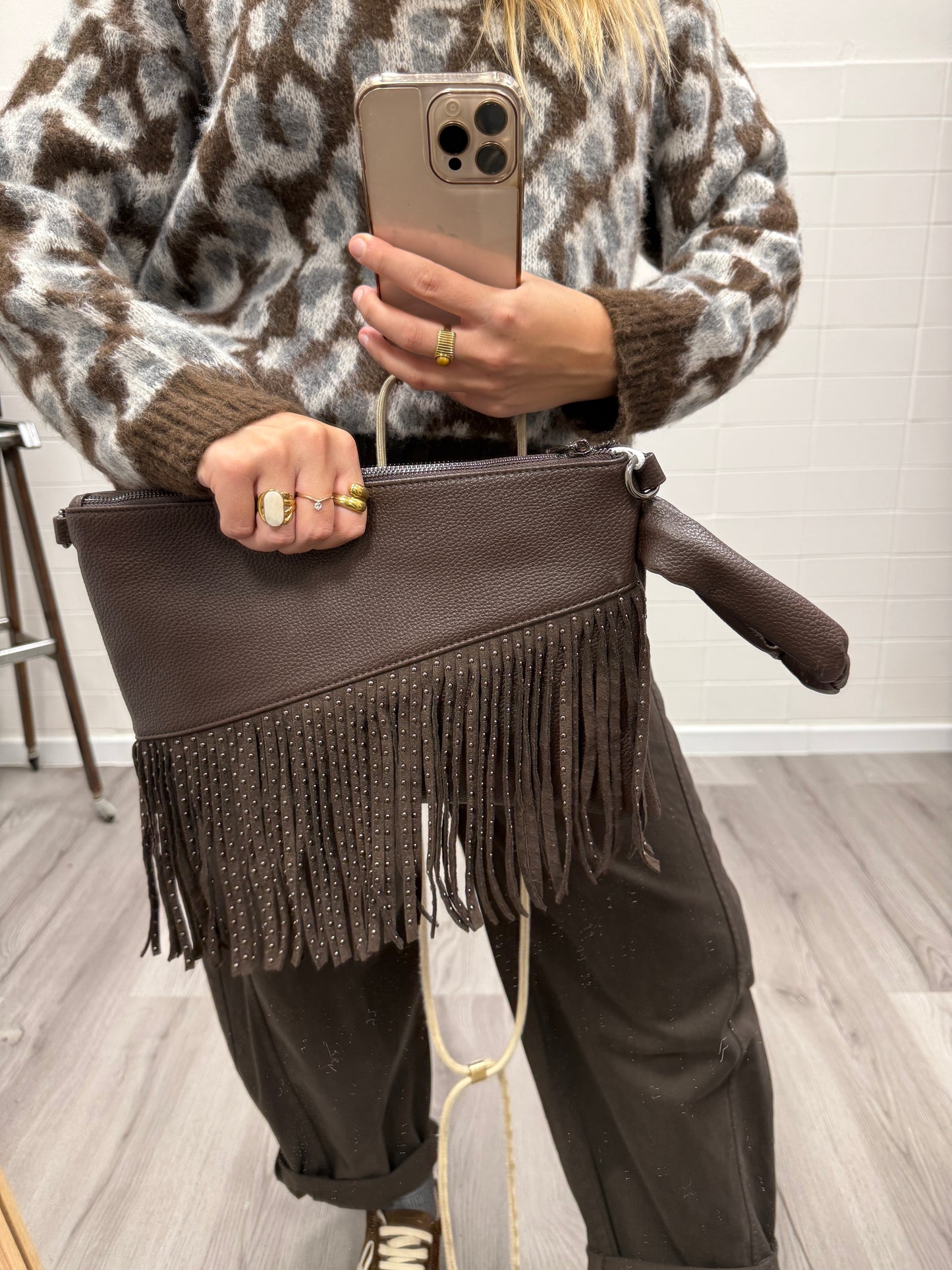 Borsa pochette con frangie moro