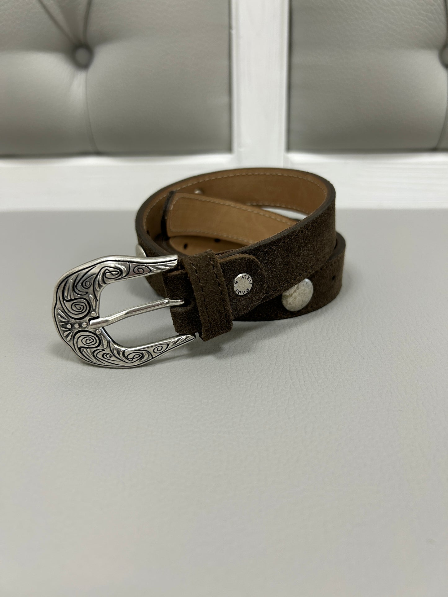 Haveone cintura fibbia lavorata argento vintage e borchie