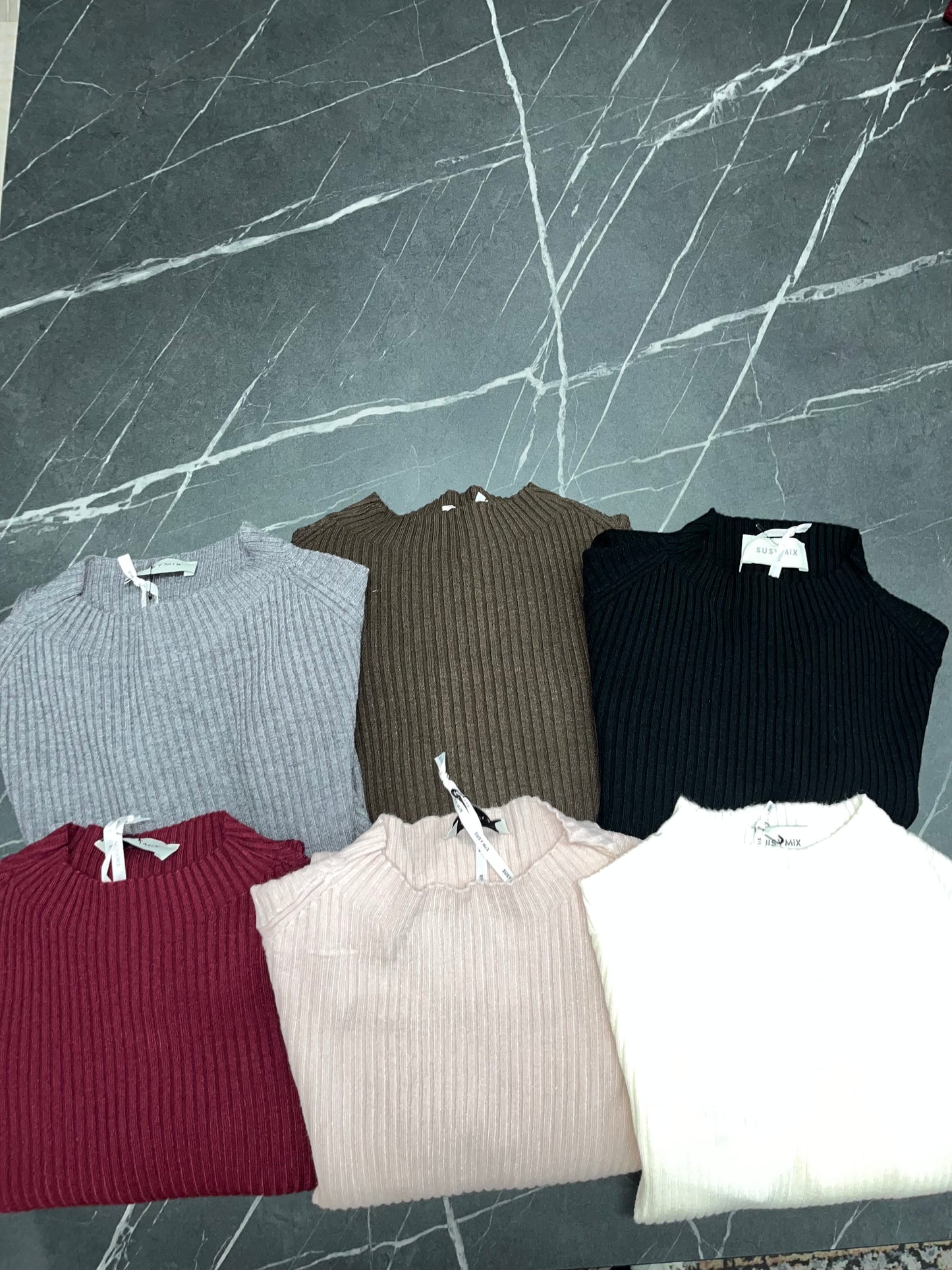 Maglia a Costine con Collo a Lupetto Susy Mix Nera