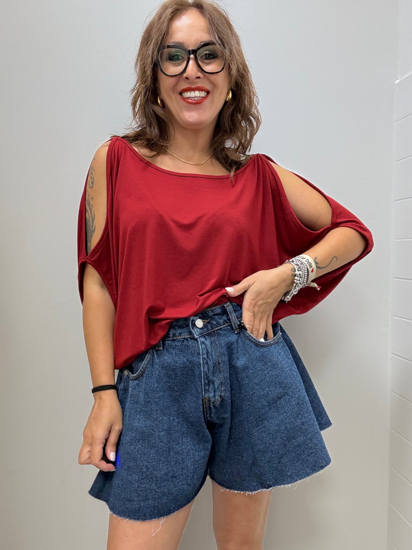 T-shirt scatolina con cut-out rosso India