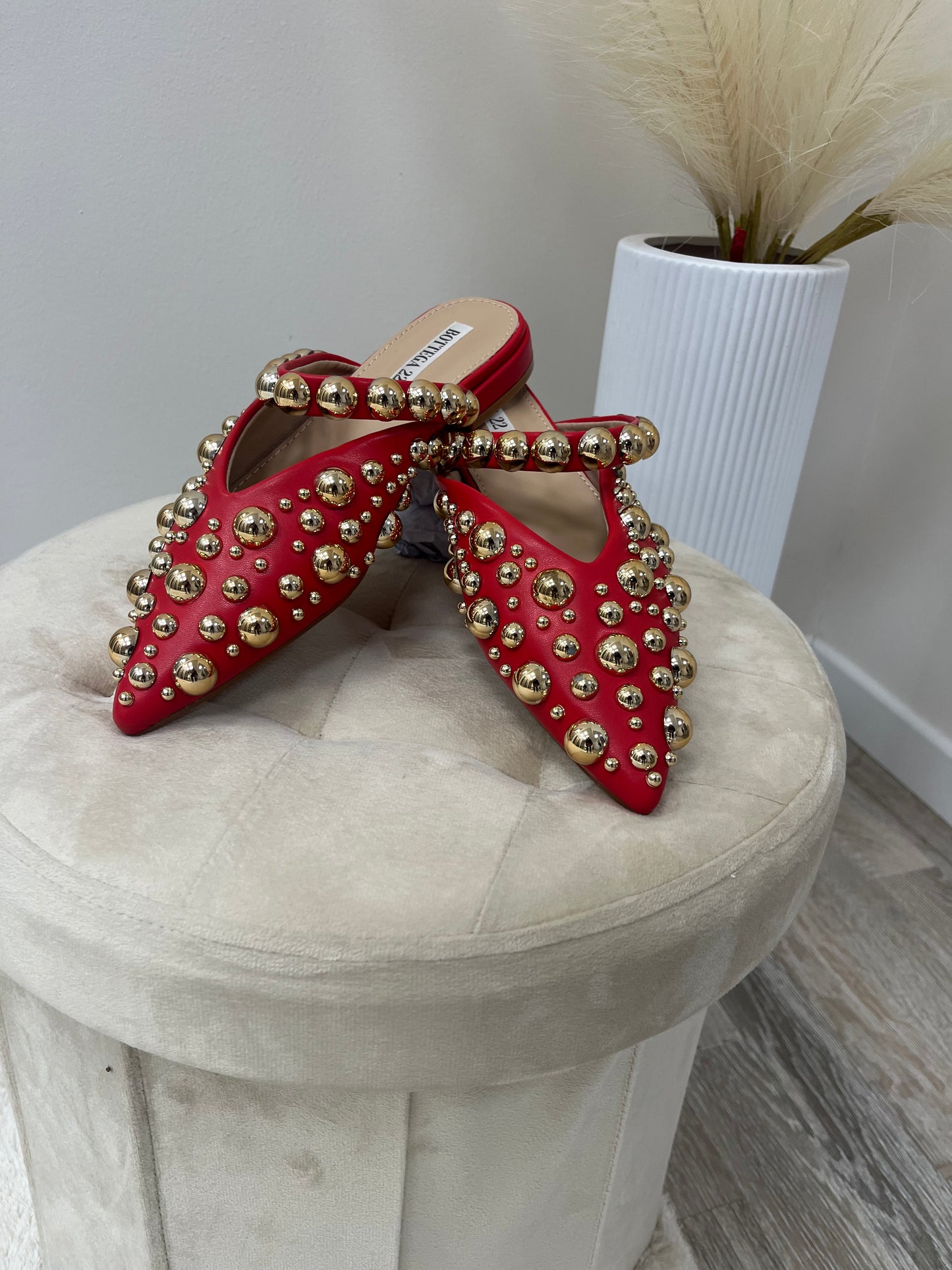 Mules Rosse Con Borchie Oro