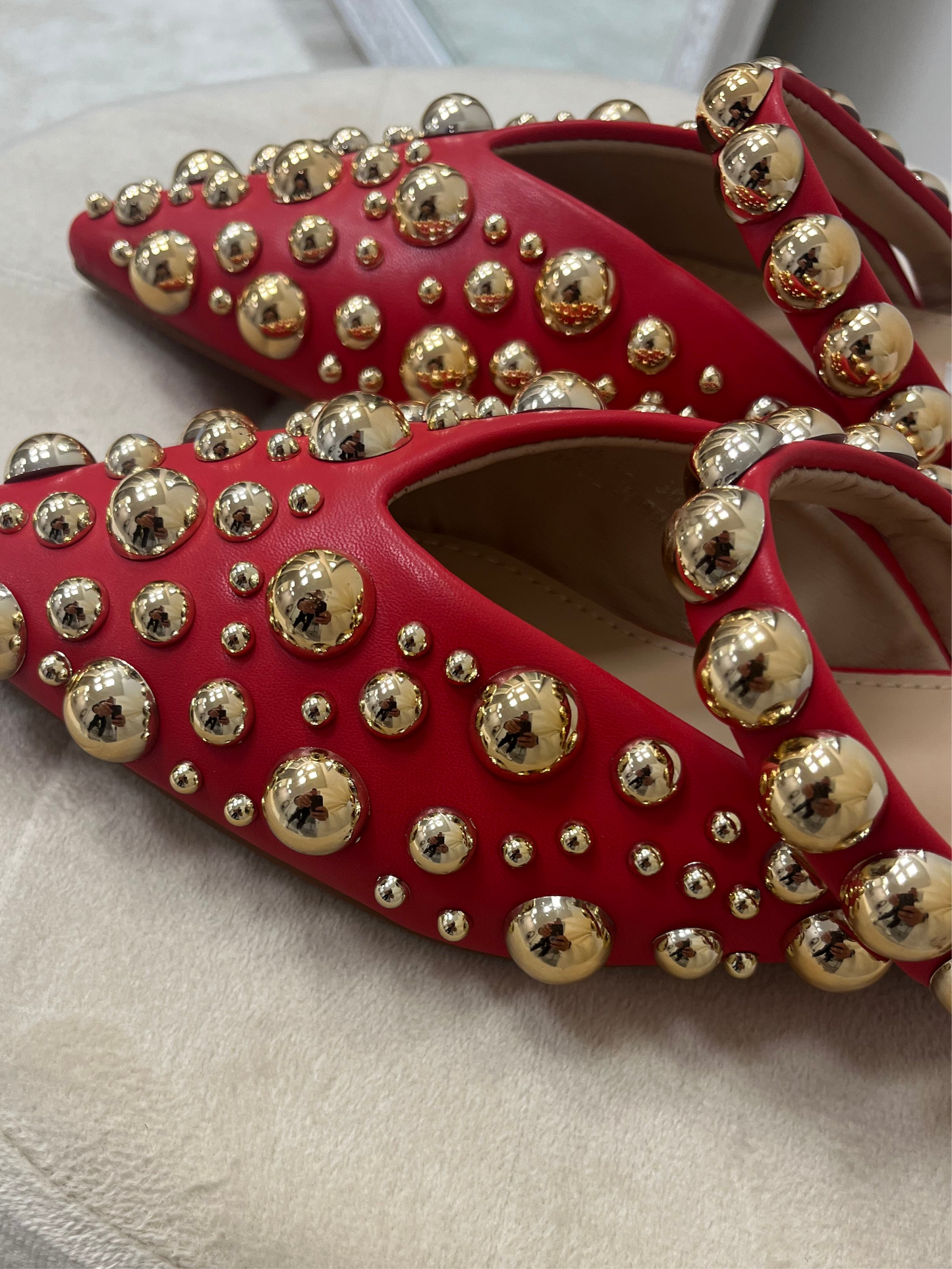 Mules Rosse Con Borchie Oro