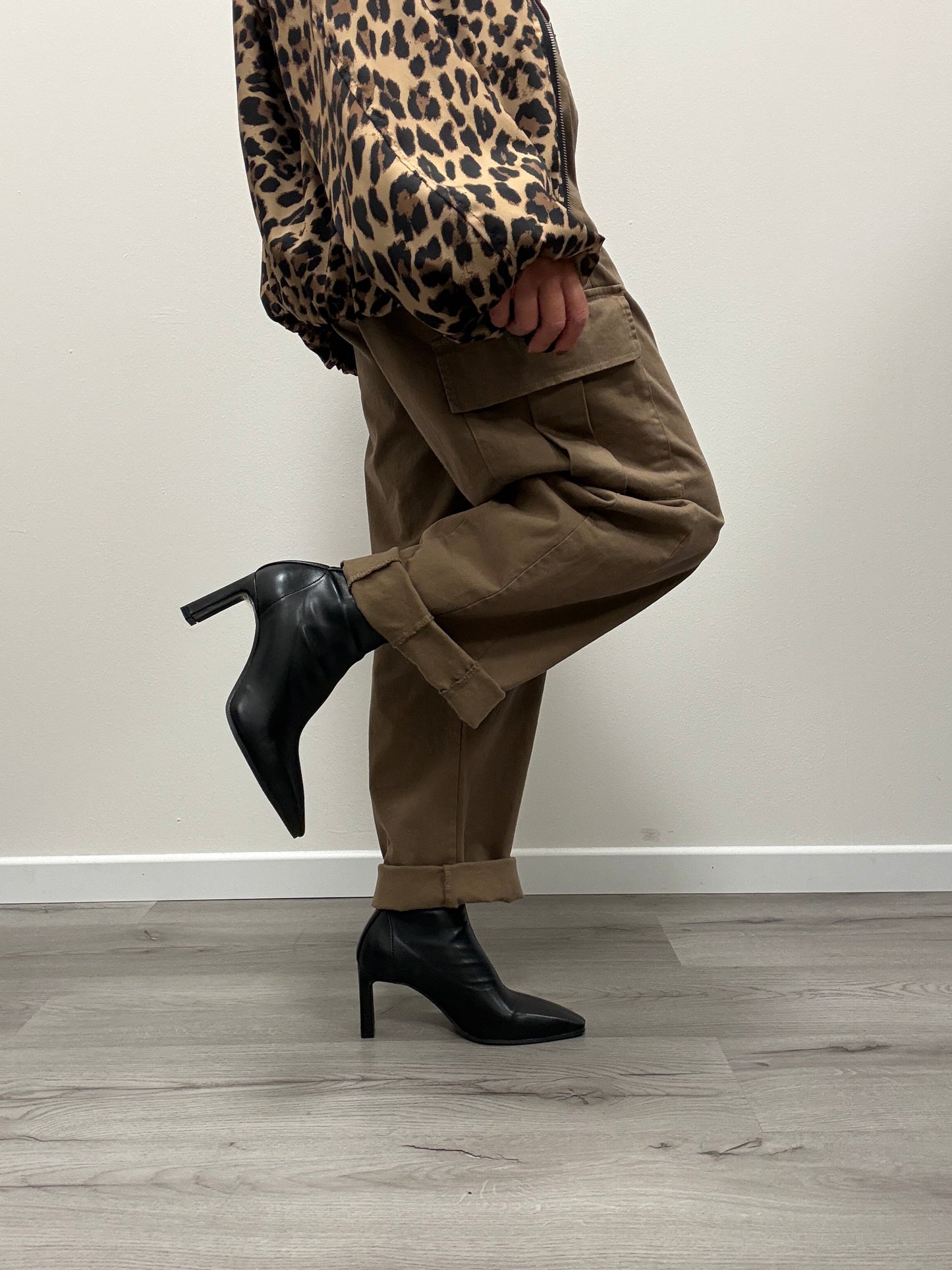 Pantaloni ovetto cargo Susy Mix fango