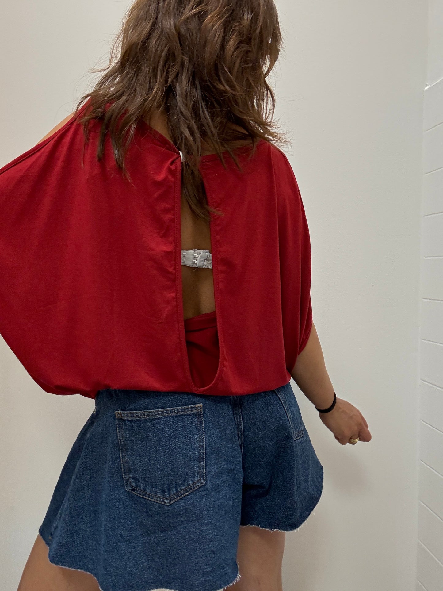 T-shirt scatolina con cut-out rosso India