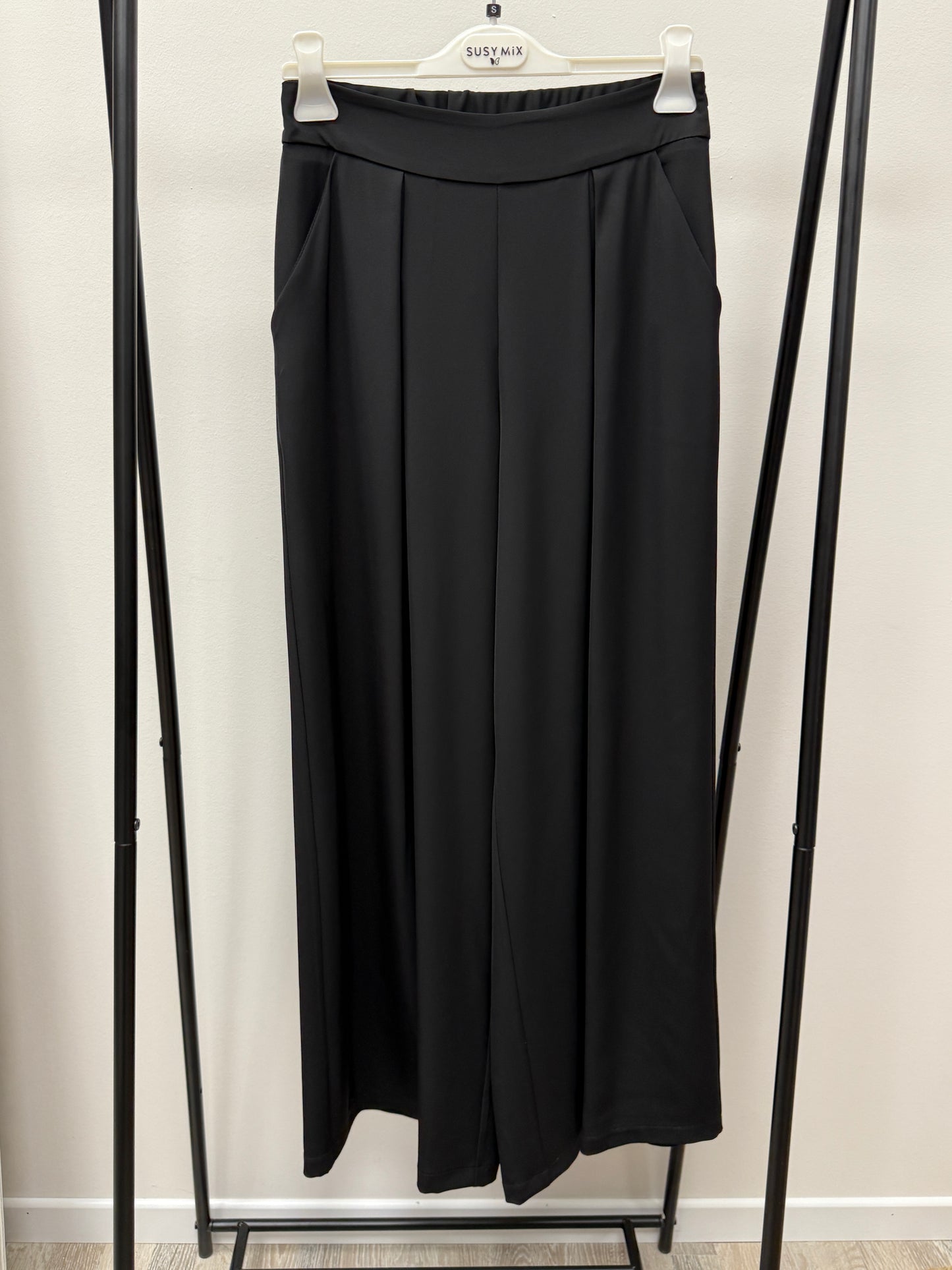 Completo fluido spalline Susy Mix nero
