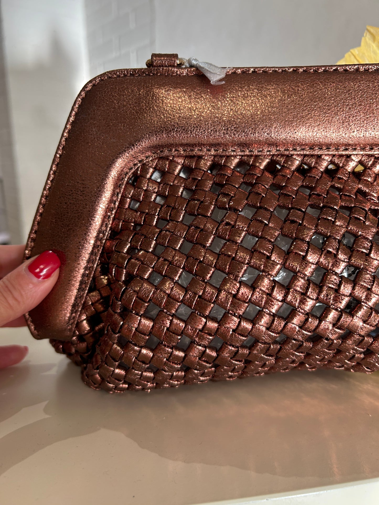 Borsa clutch traforata metallizzata bronzo