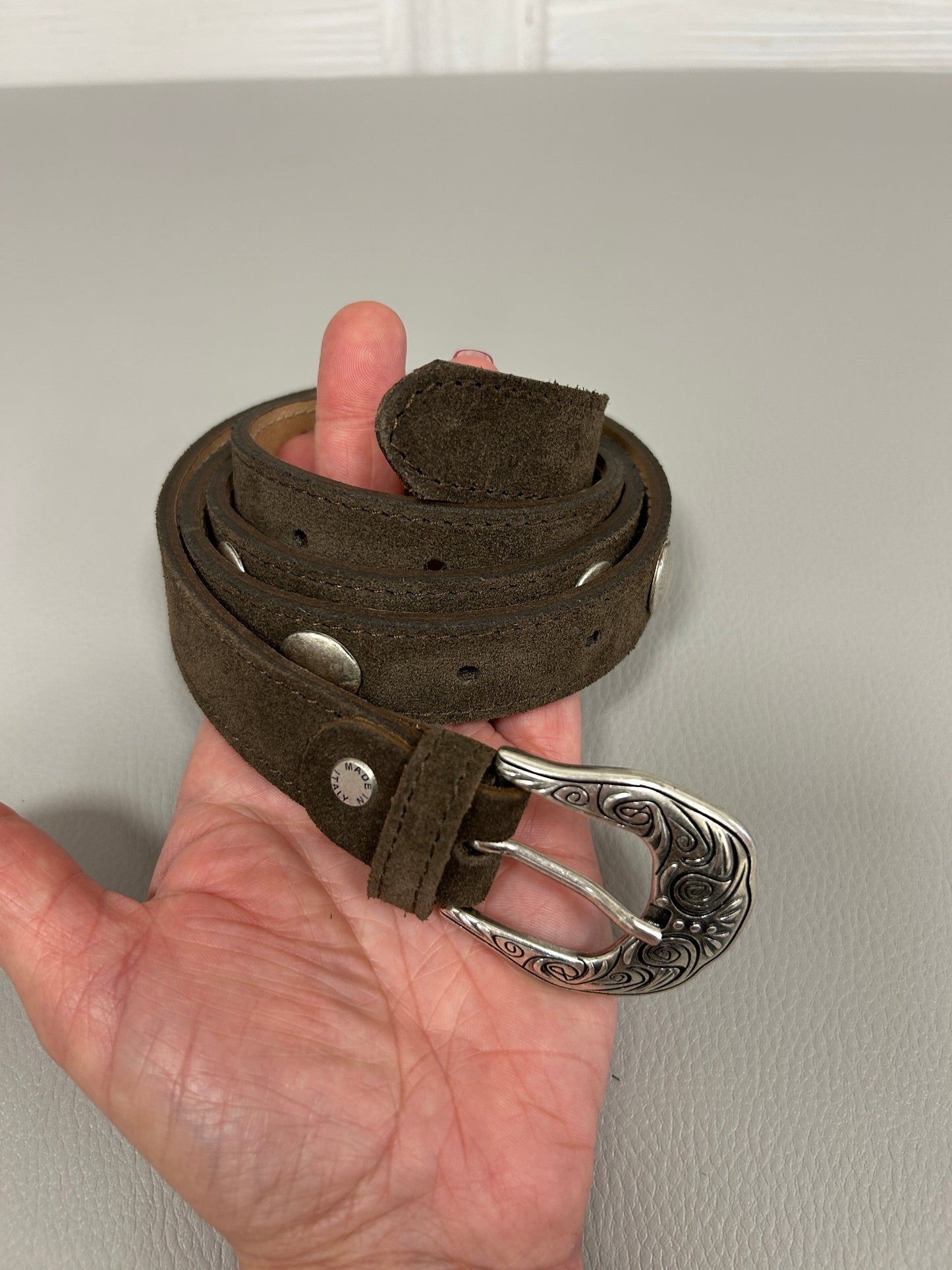 Haveone cintura fibbia lavorata argento vintage e borchie