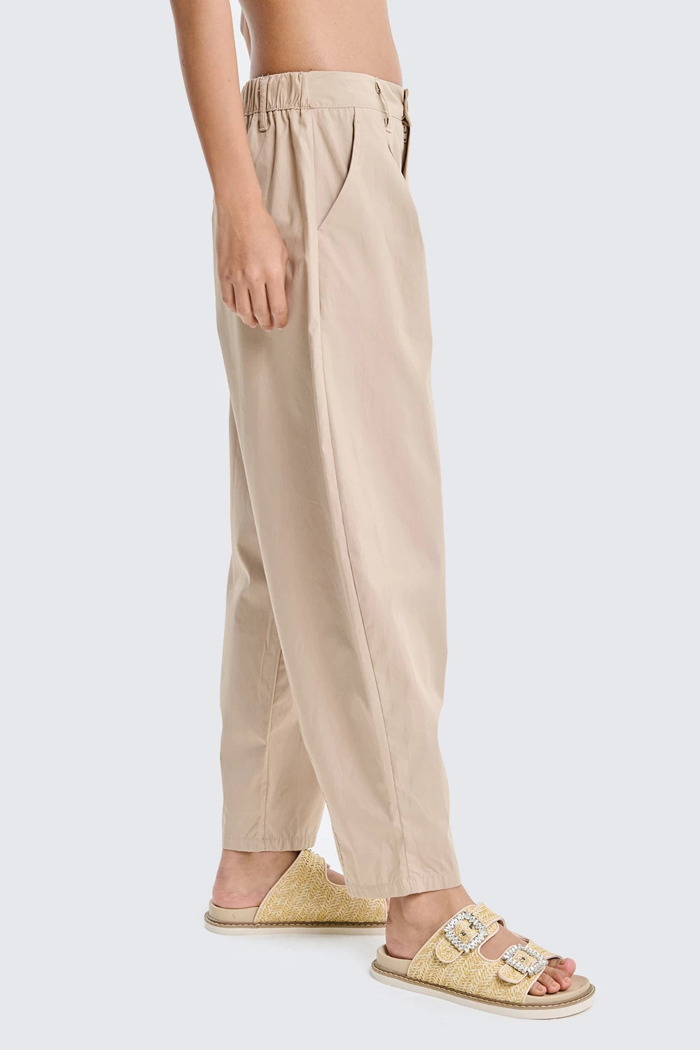 Two Way pantalone barrel leggero carrot con pinces biscotto