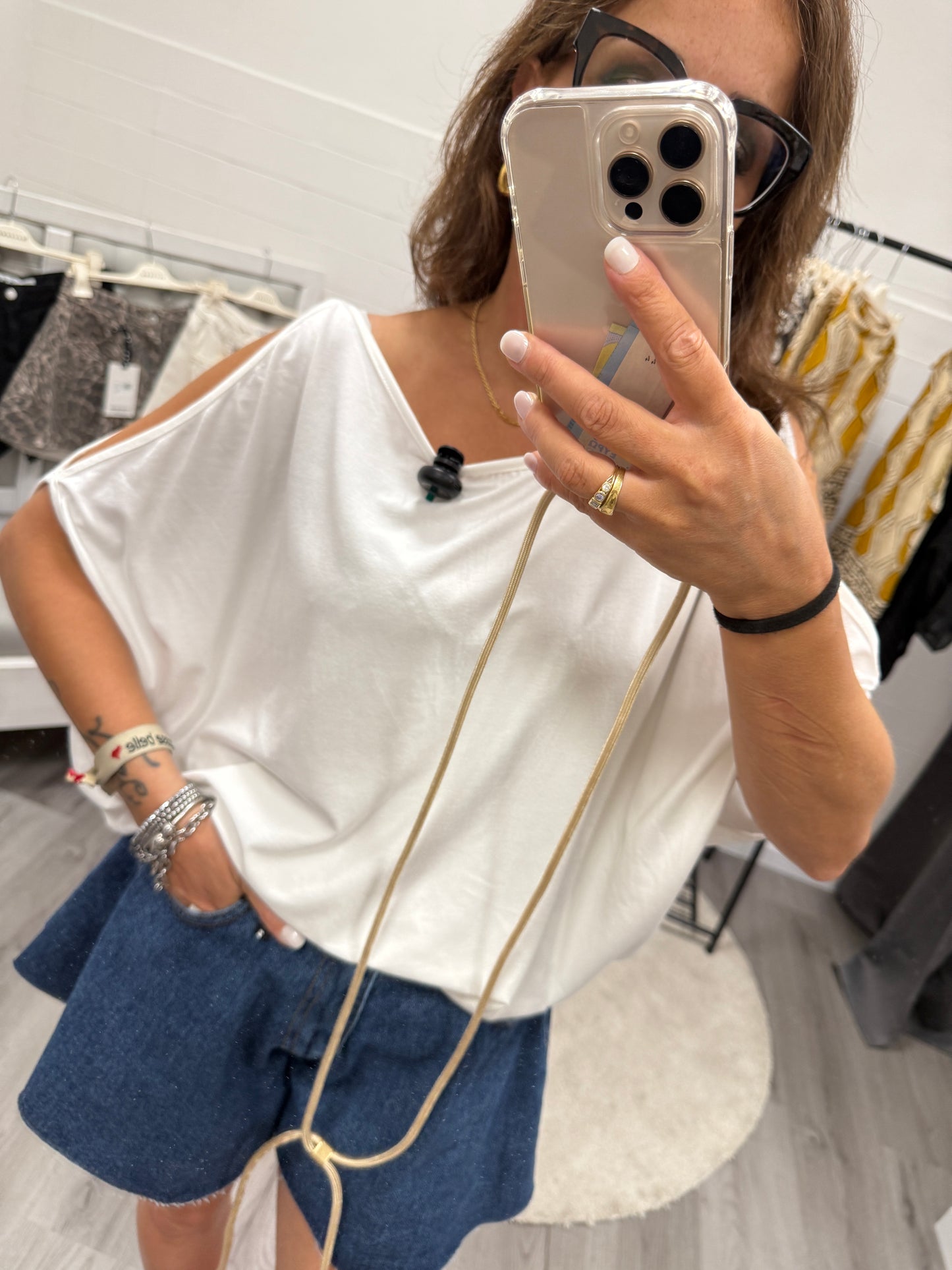 T-shirt scatolina con cut-out bianca