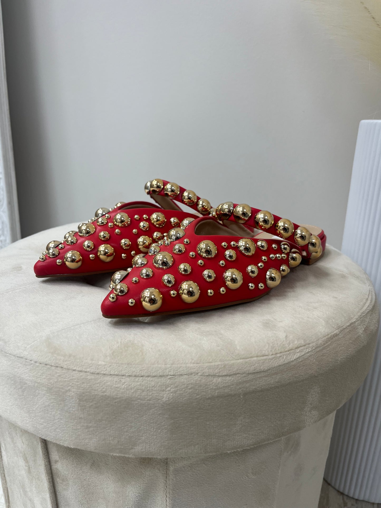 Mules Rosse Con Borchie Oro