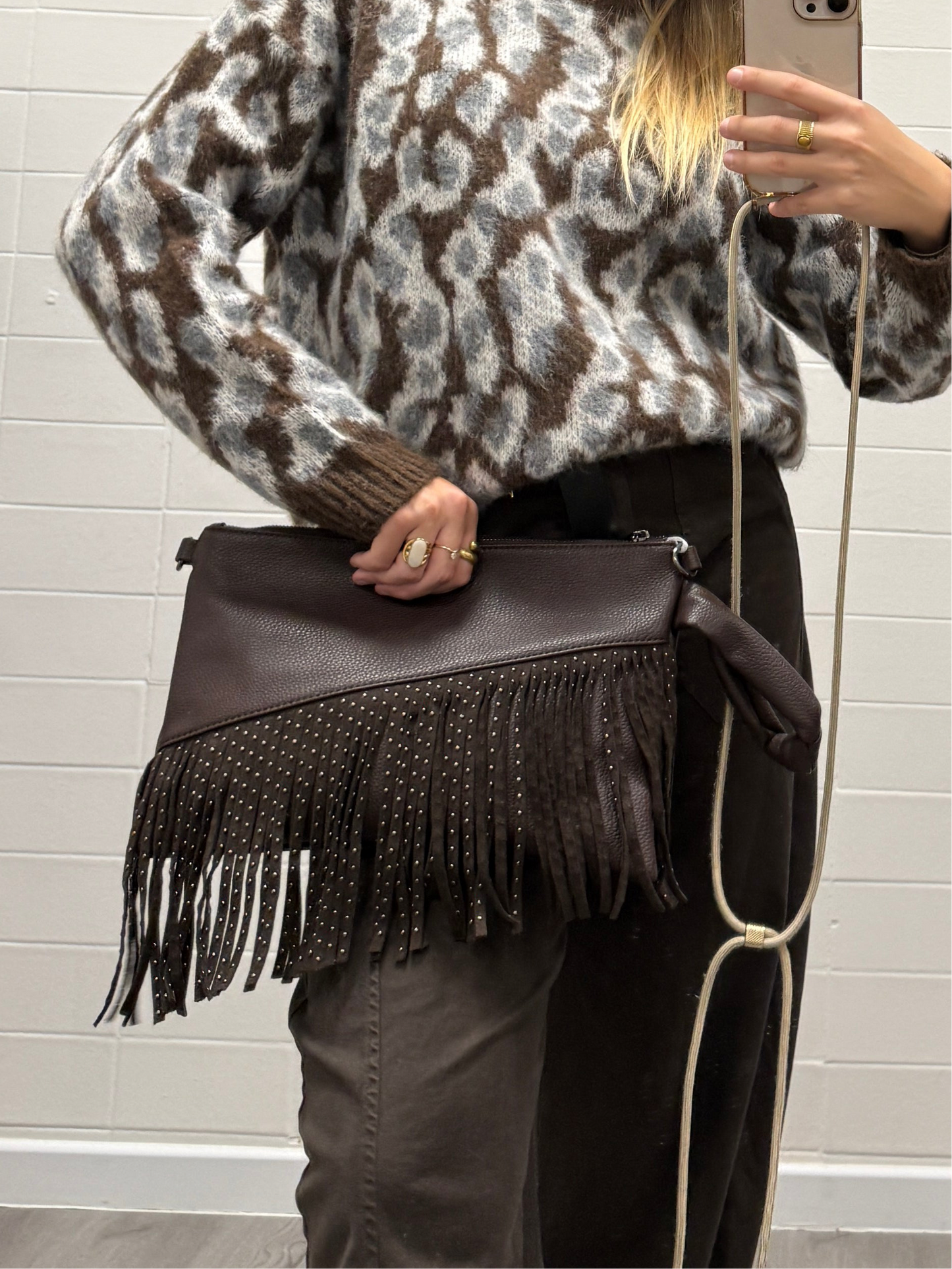 Borsa pochette con frangie moro