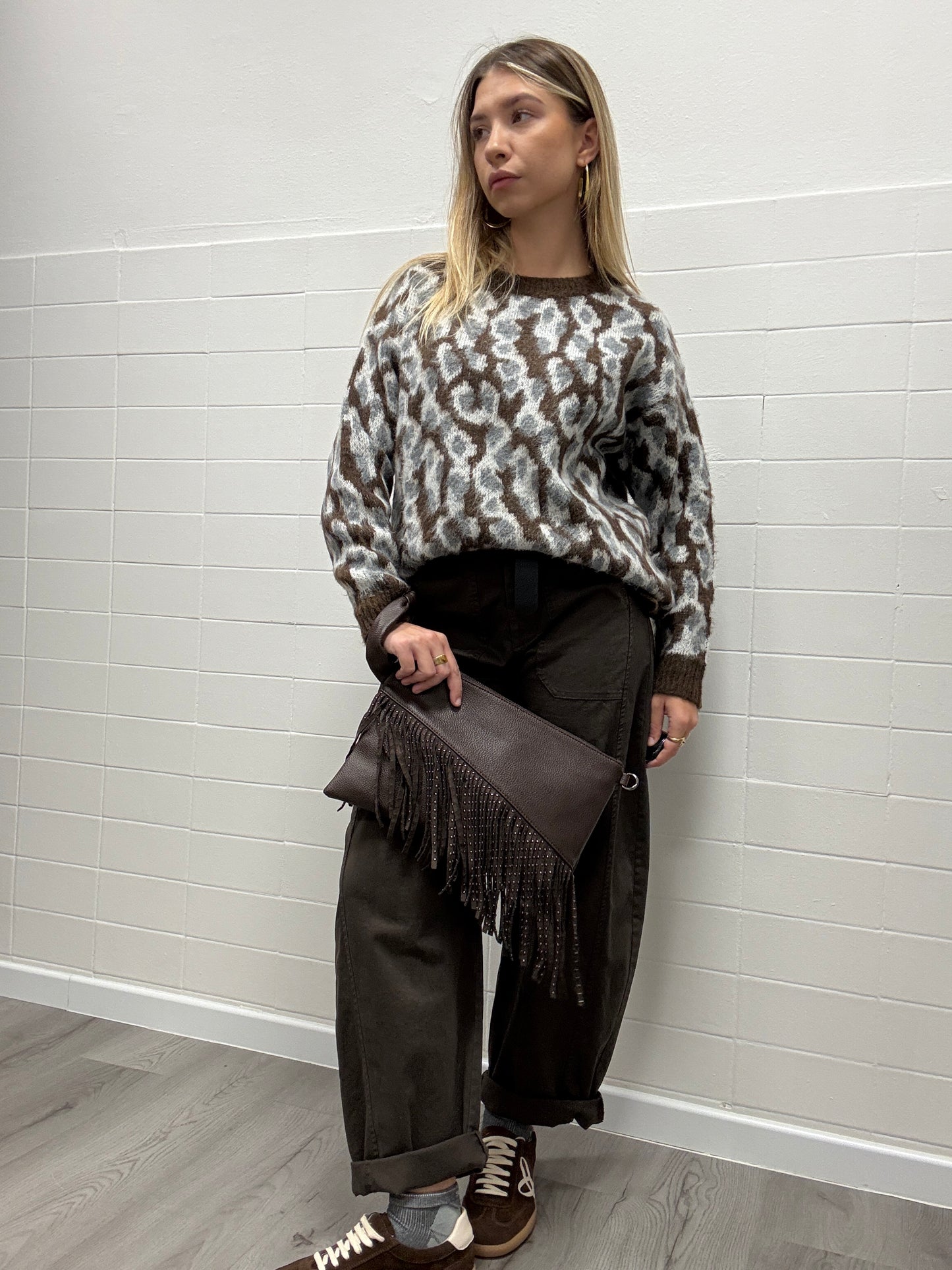 Borsa pochette con frangie moro