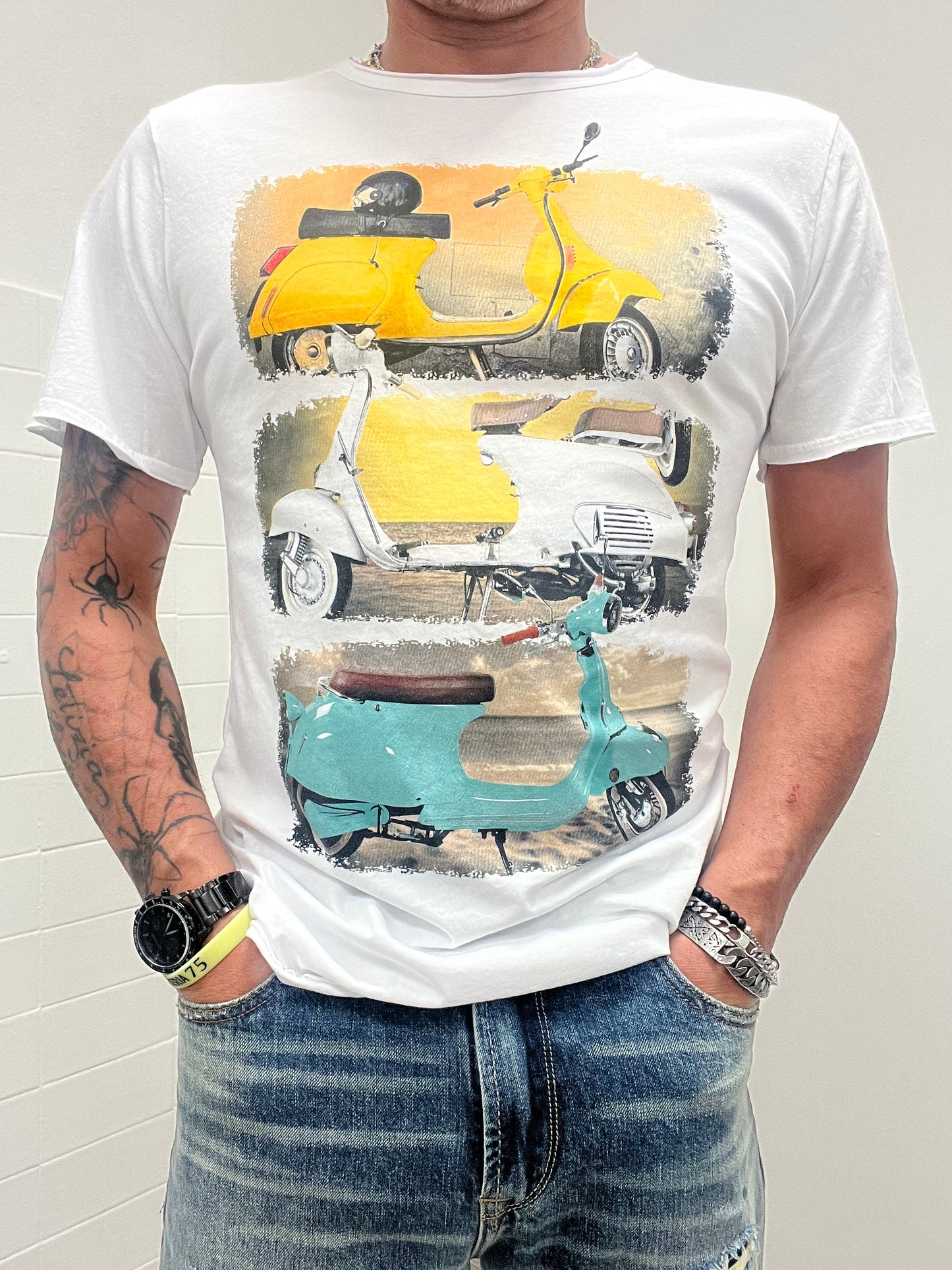 Circus Red T -Shirt con Stampa Vespa Bianca