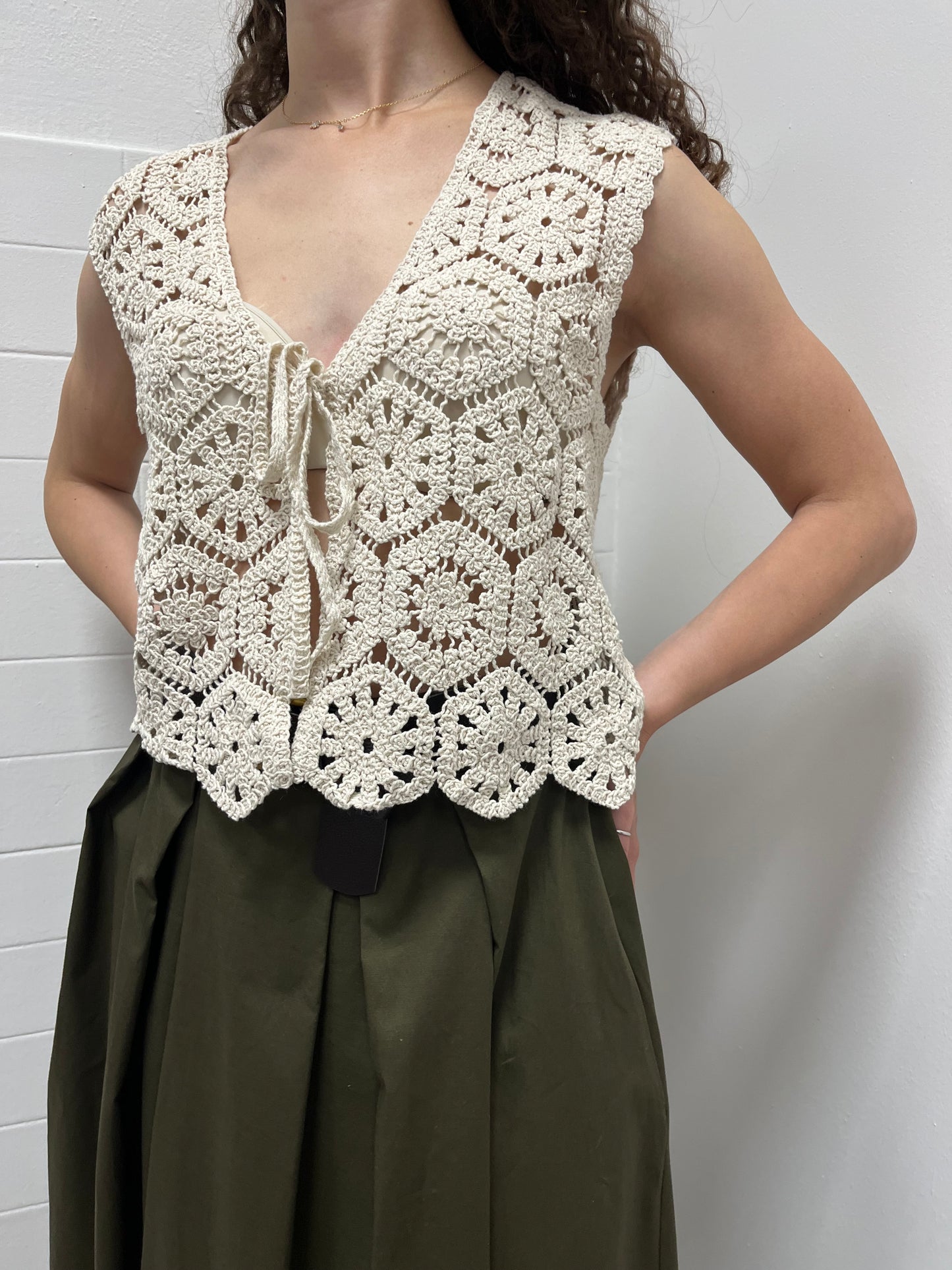Susy Mix Gilet in Macramé Beige