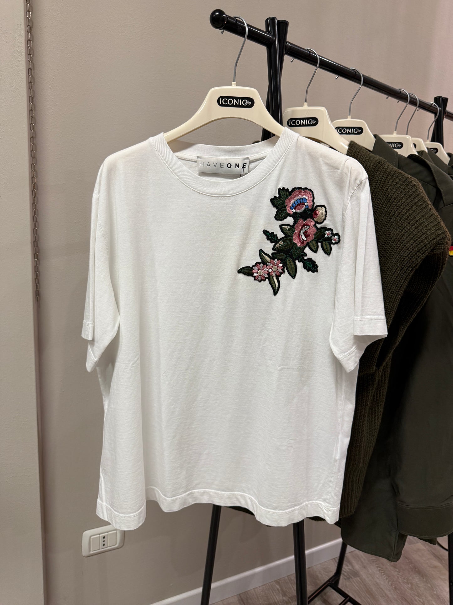 T-shirt scatola con rosa Haveone