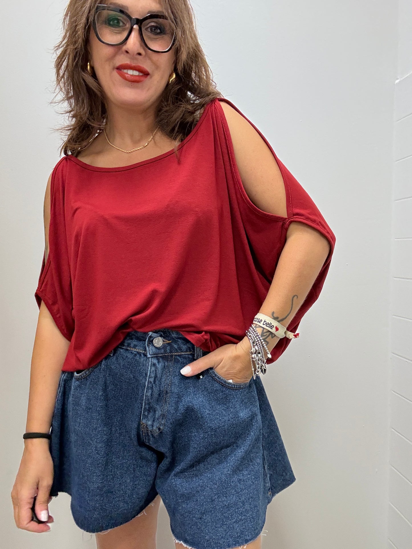 T-shirt scatolina con cut-out rosso India