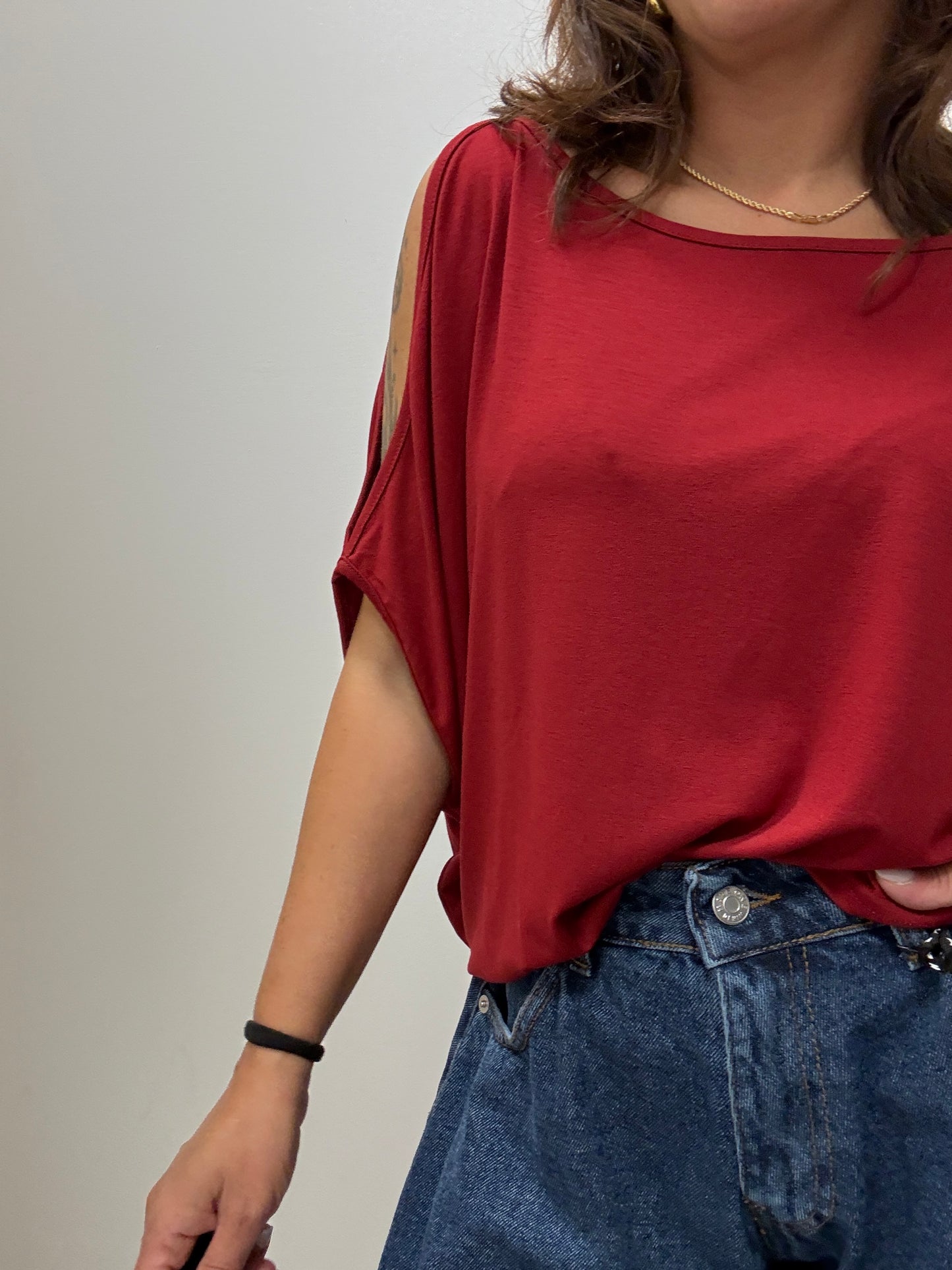 T-shirt scatolina con cut-out rosso India