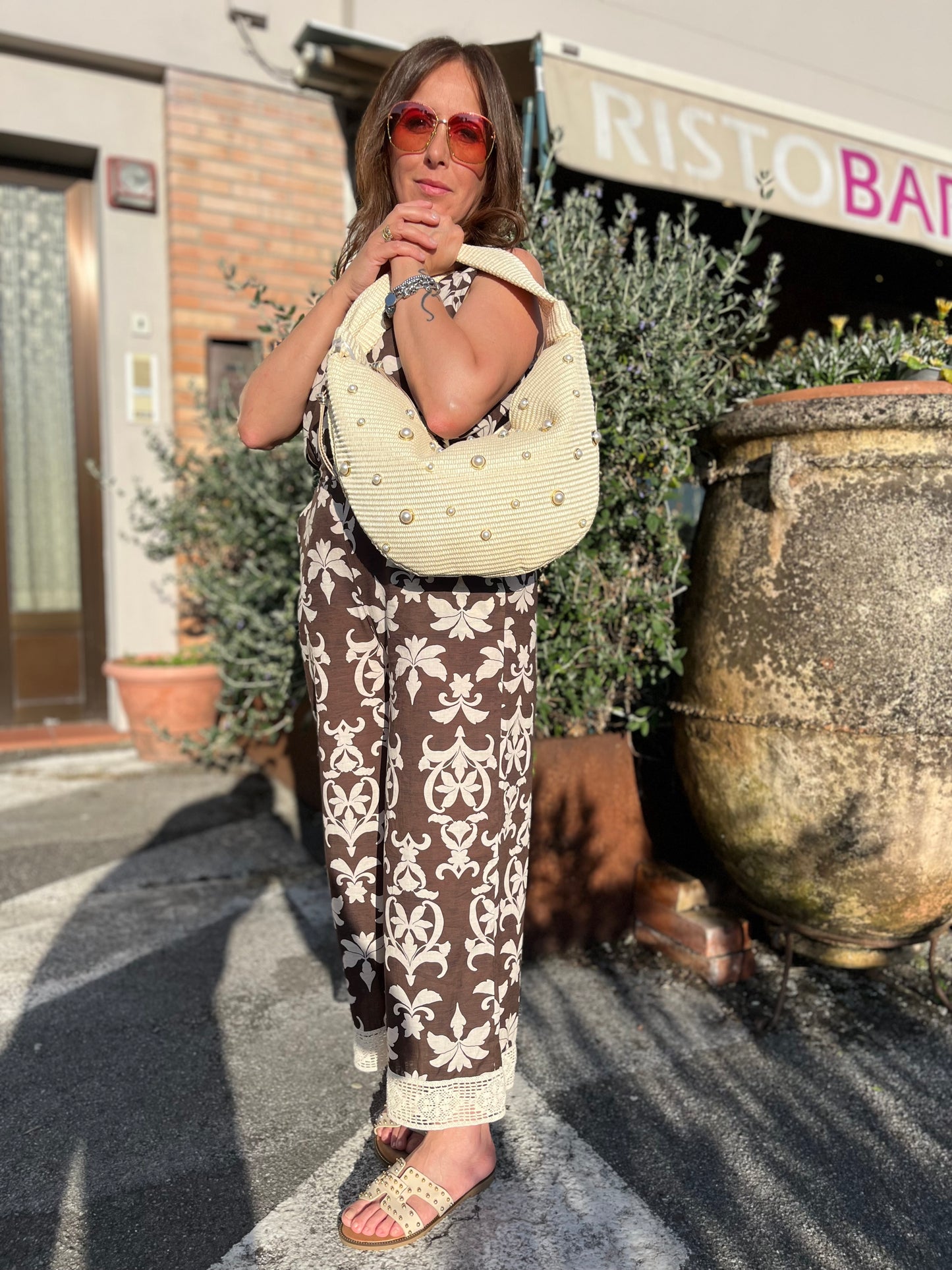Borsa mezzaluna in rafia e perle