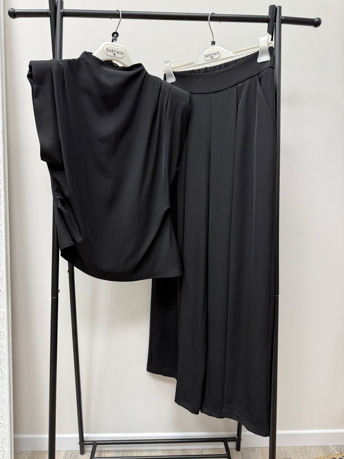 Completo fluido spalline Susy Mix nero