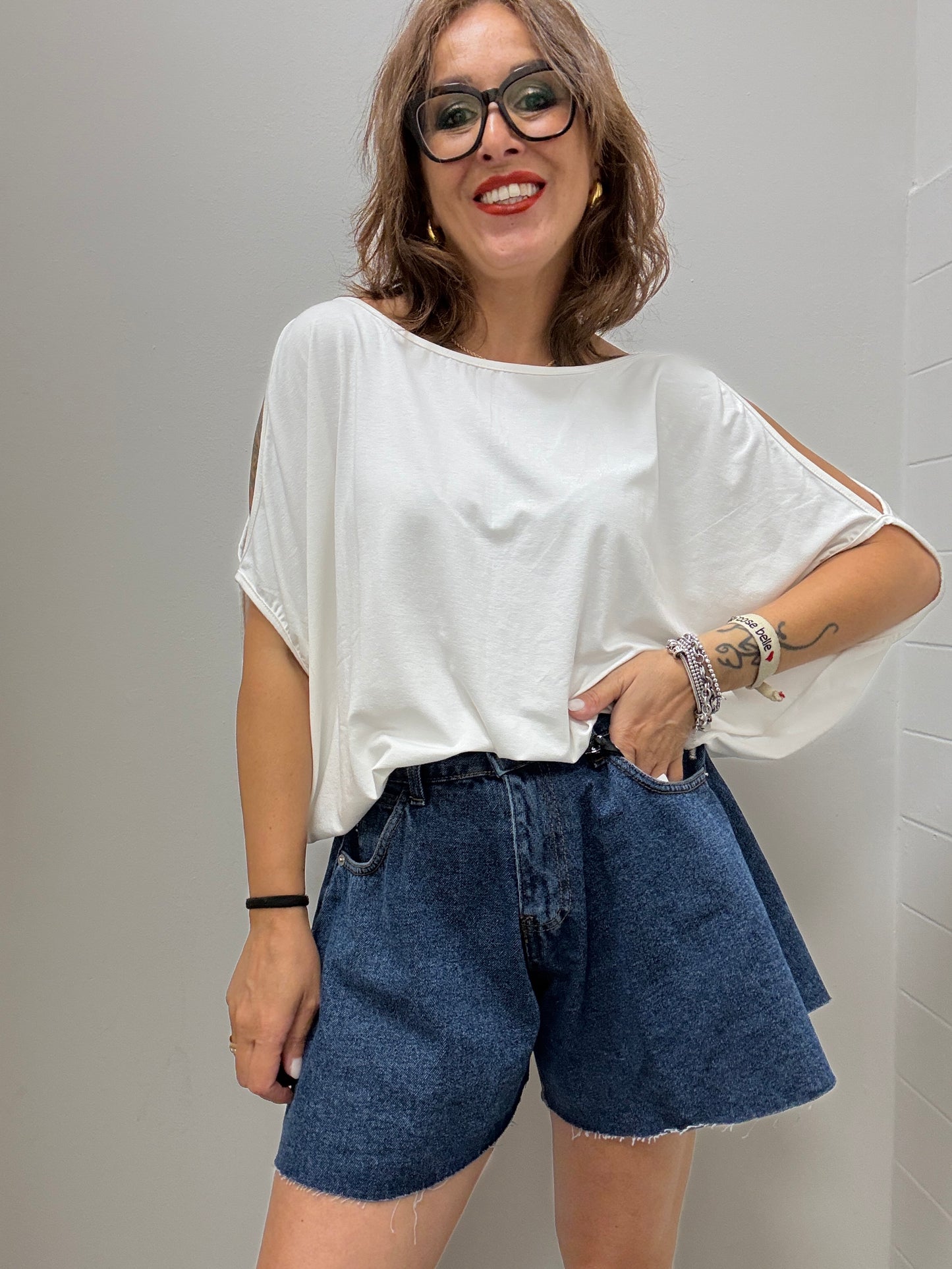 T-shirt scatolina con cut-out bianca