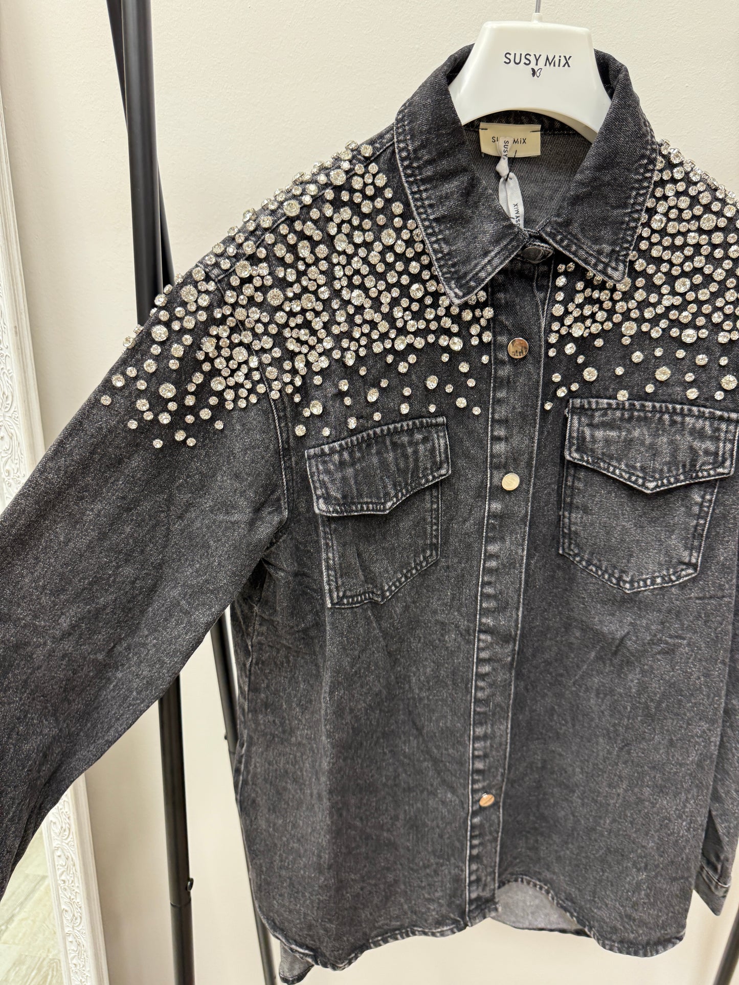 Camicia over con strass nero