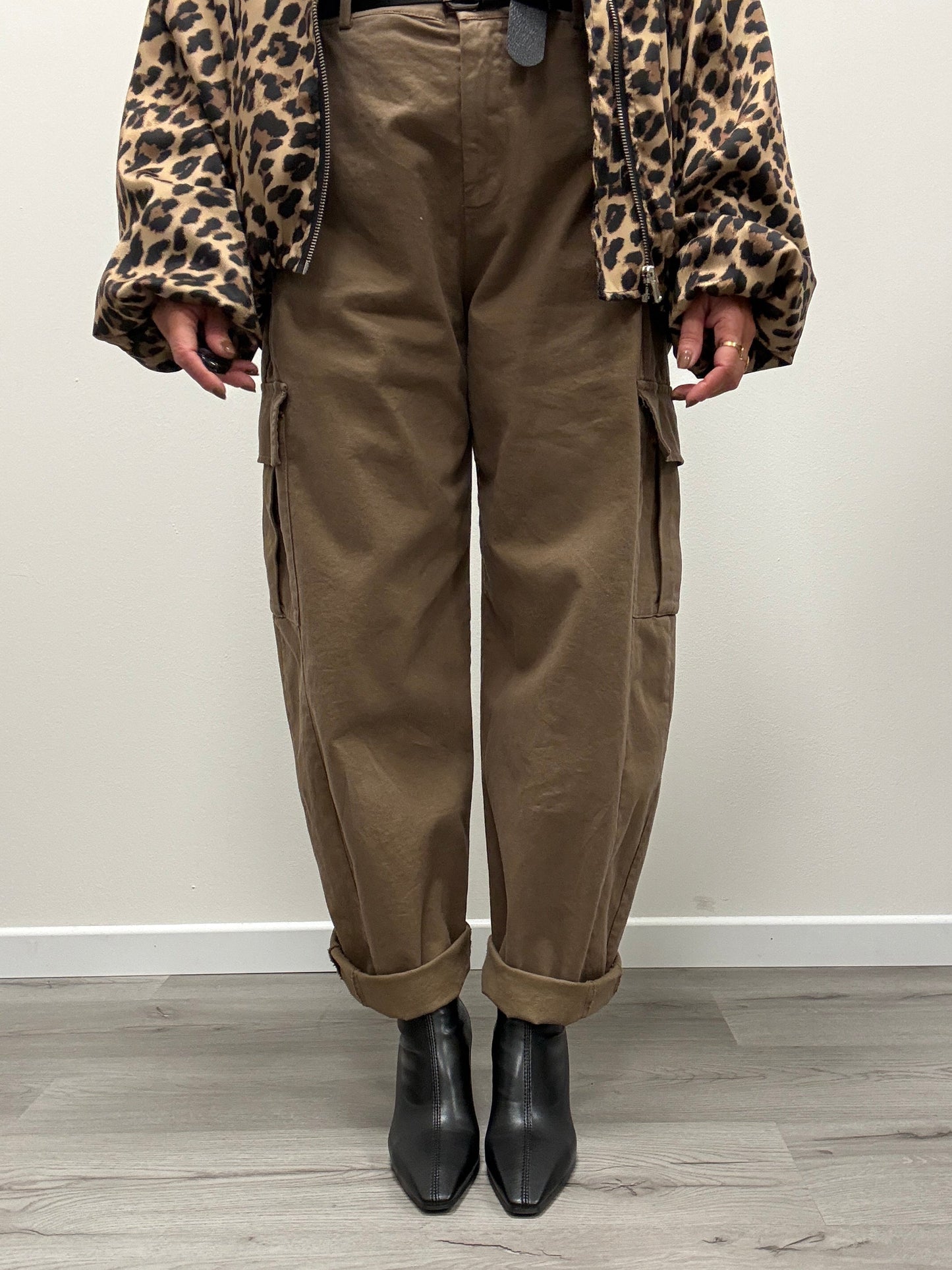 Pantaloni ovetto cargo Susy Mix fango
