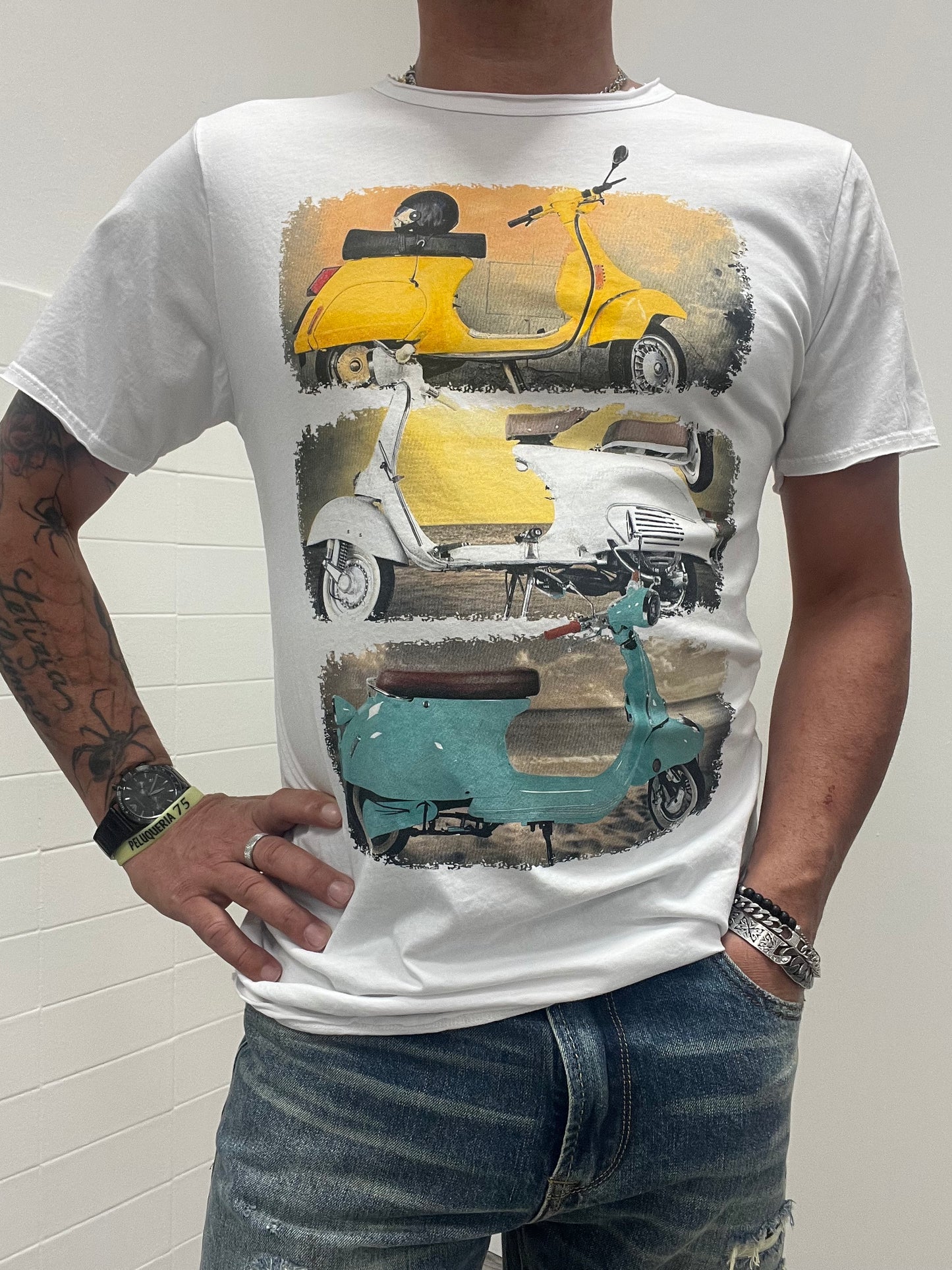 Circus Red T -Shirt con Stampa Vespa Bianca