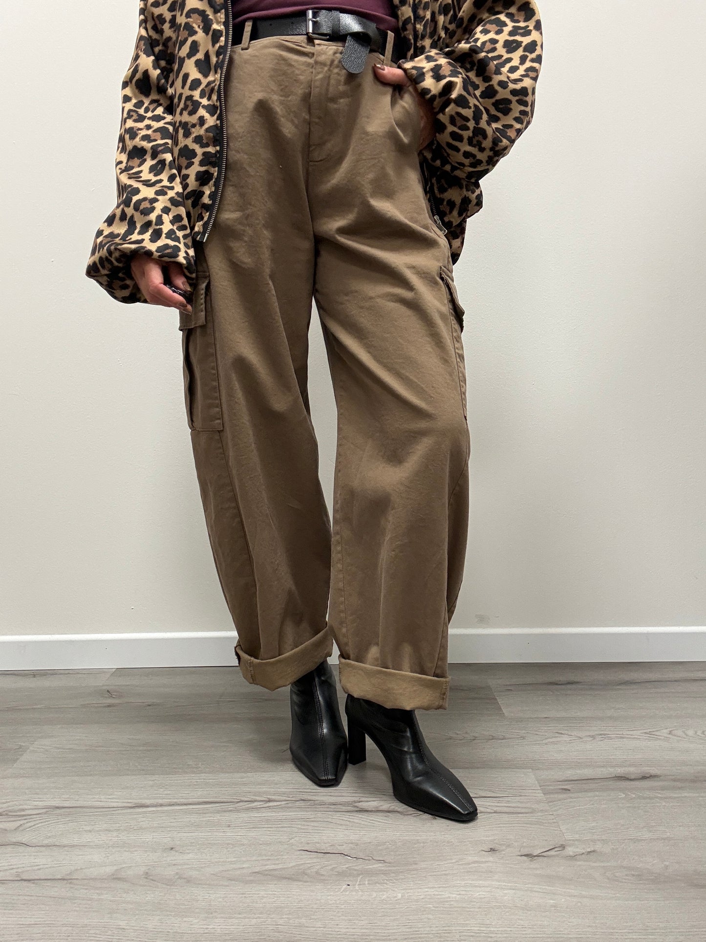 Pantaloni ovetto cargo Susy Mix fango