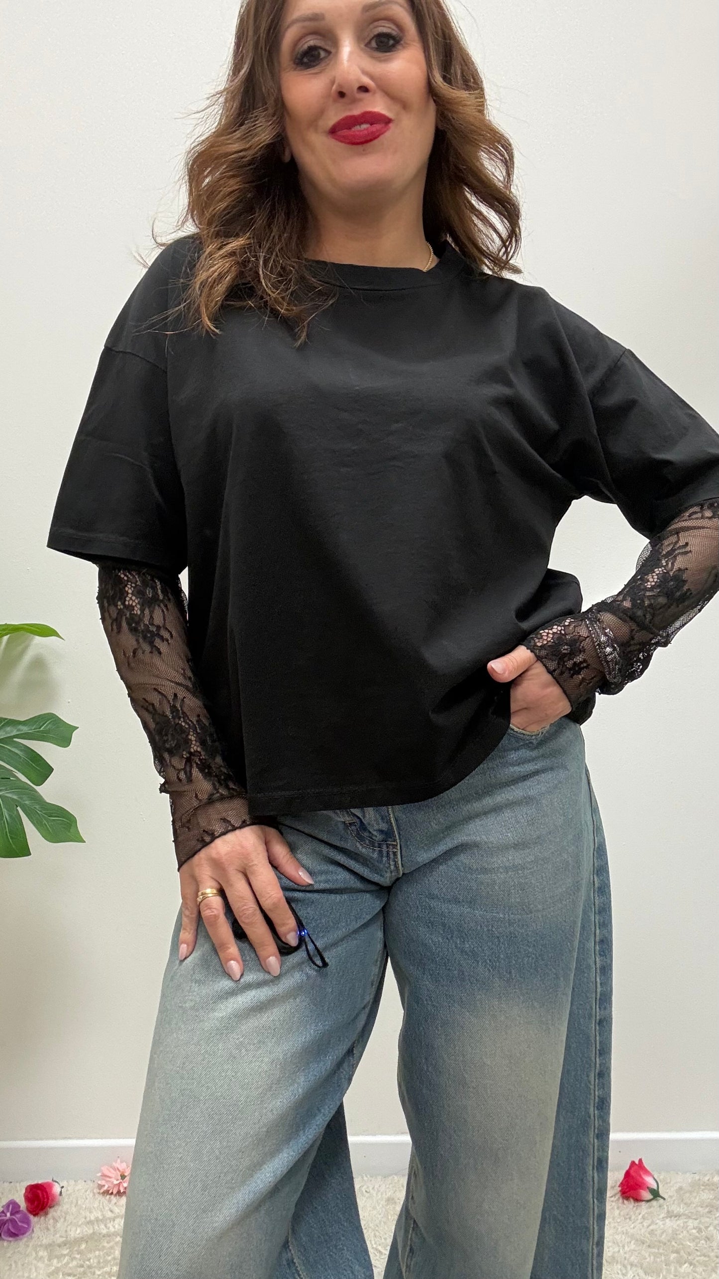 Susy Mix T-Shirt con Manica in Pizzo Nera