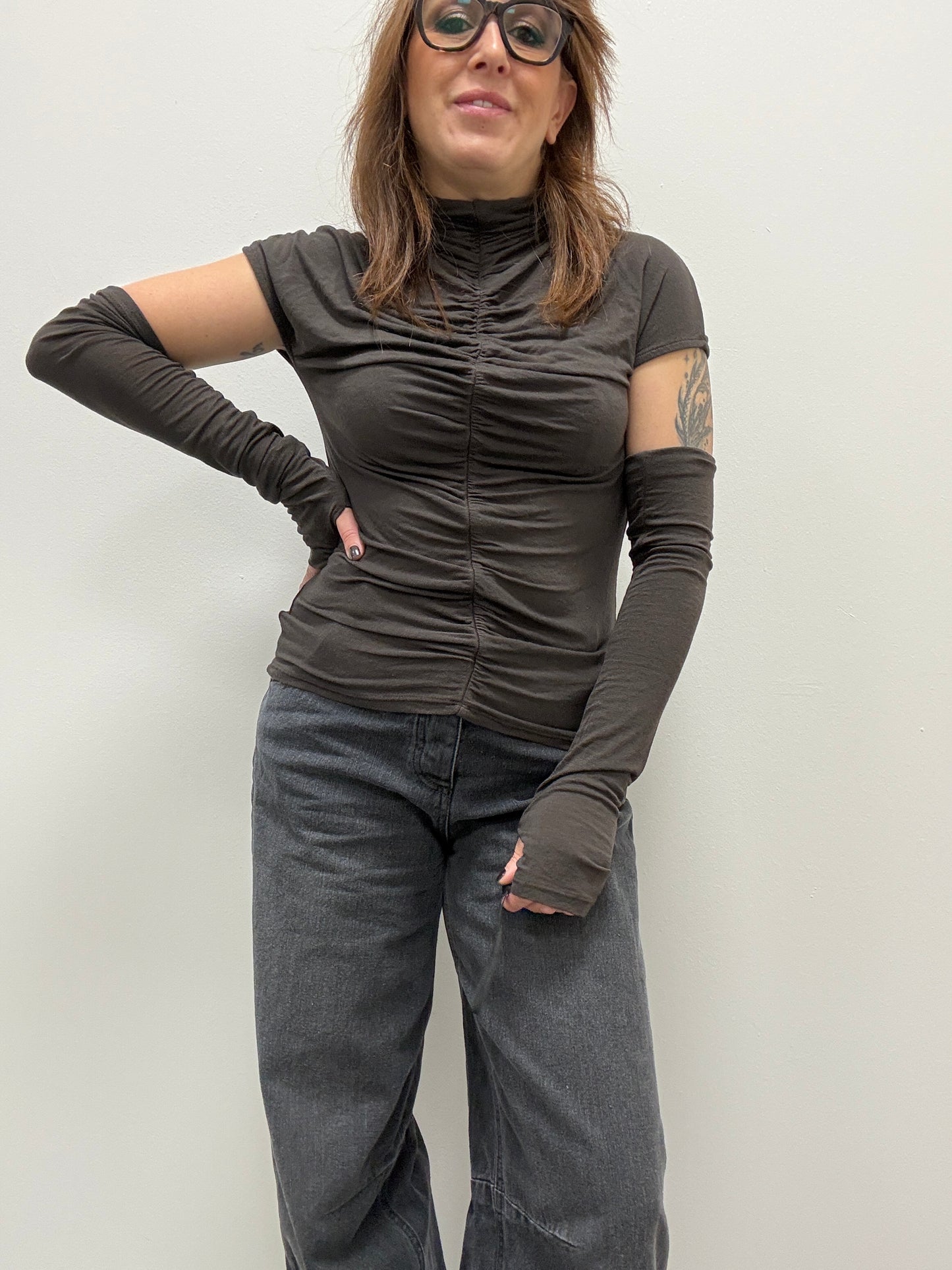 Maglia lupetto cashmire arricciato con manicotti  moro Haveone