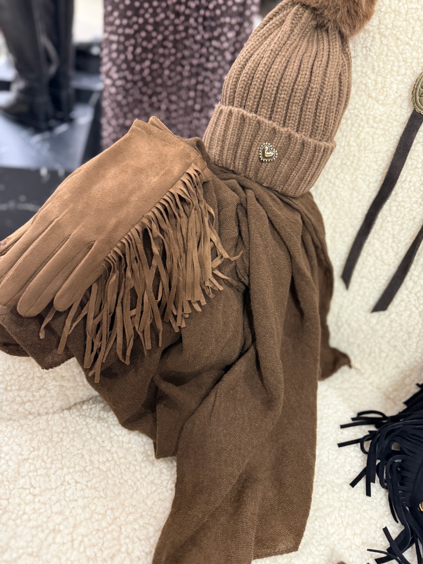 Set sciarpa guanti cappellino moro Memoire