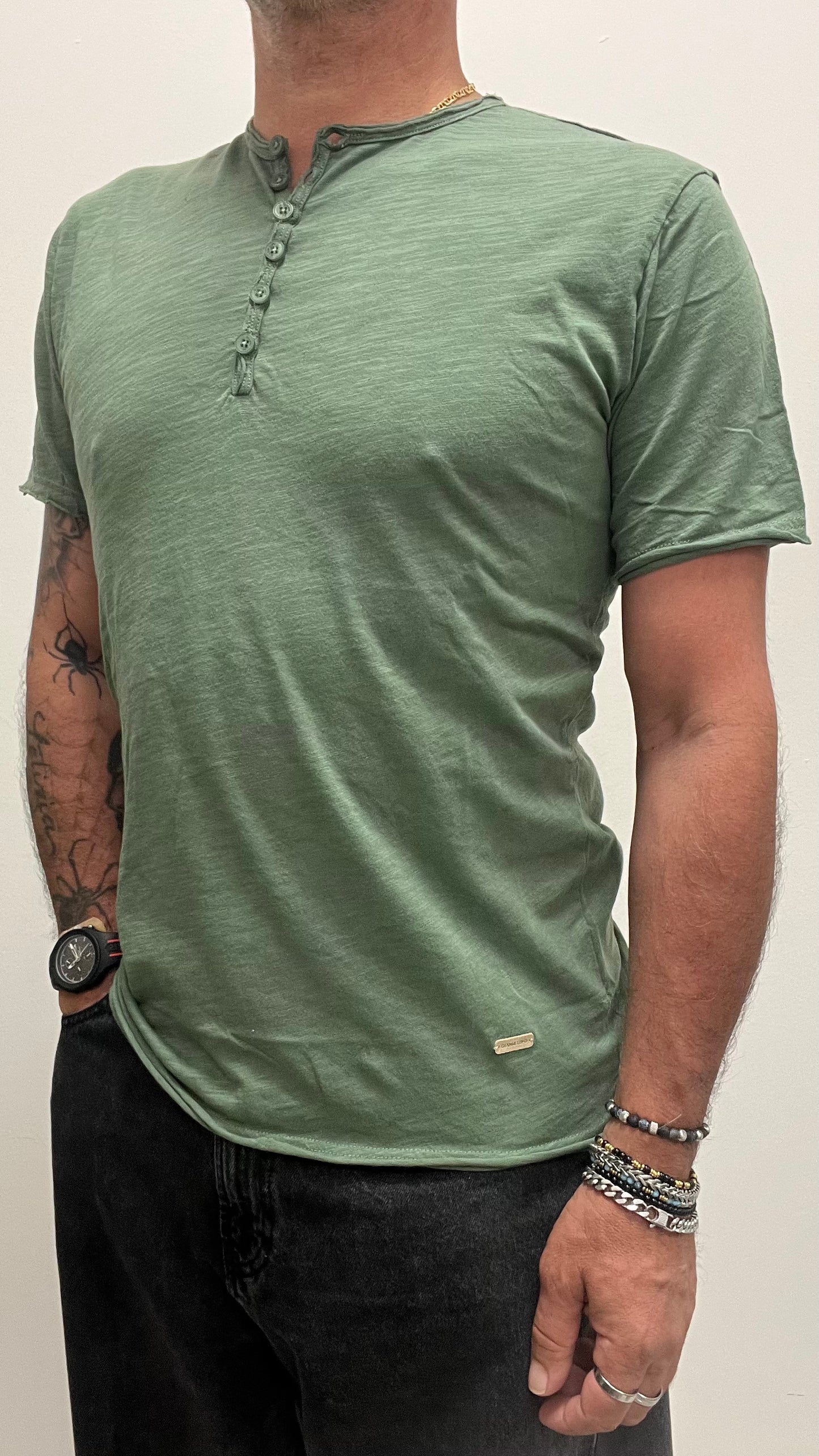 T-Shirt Serafino Verde Militare Gianni Lupo