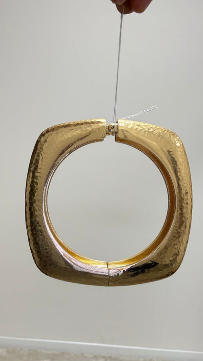 Bracciale Square oro satinato martellato