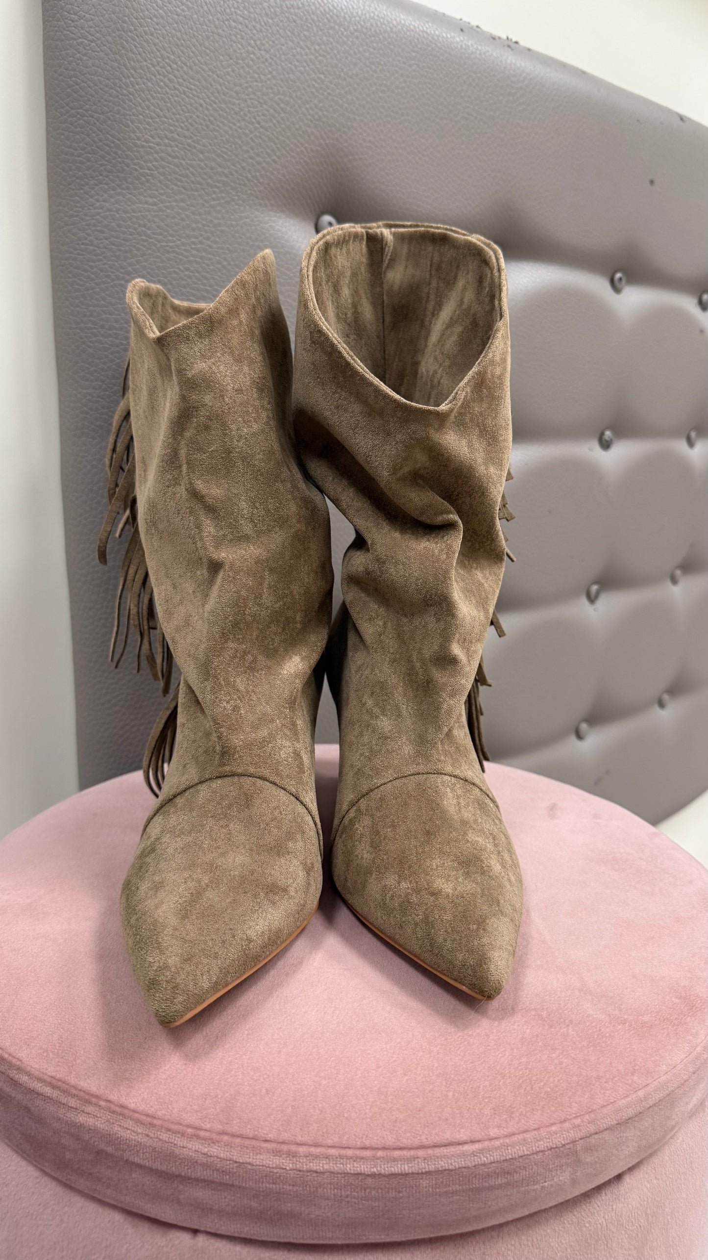 Stivali con frange tortora