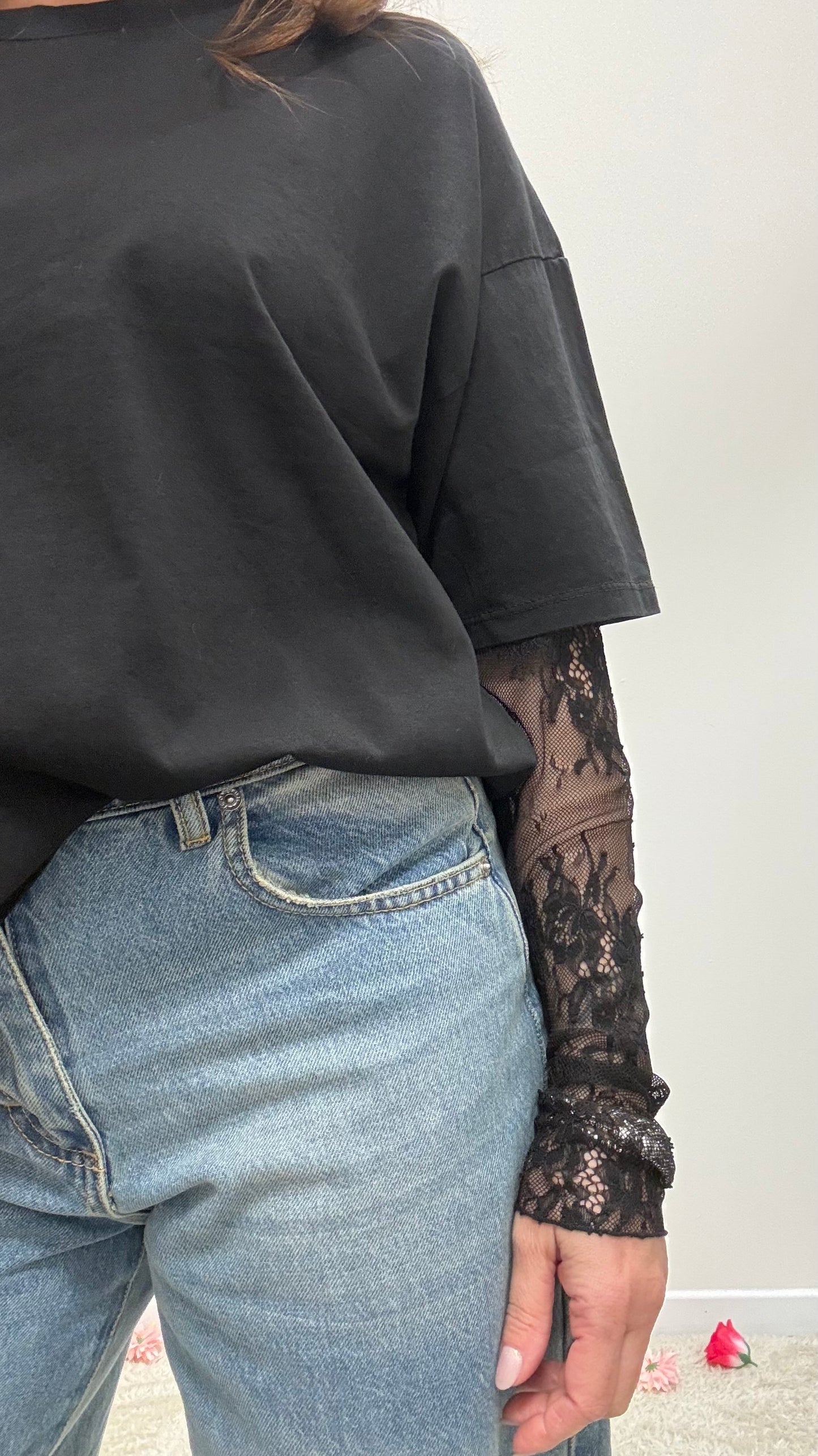 Susy Mix T-Shirt con Manica in Pizzo Nera
