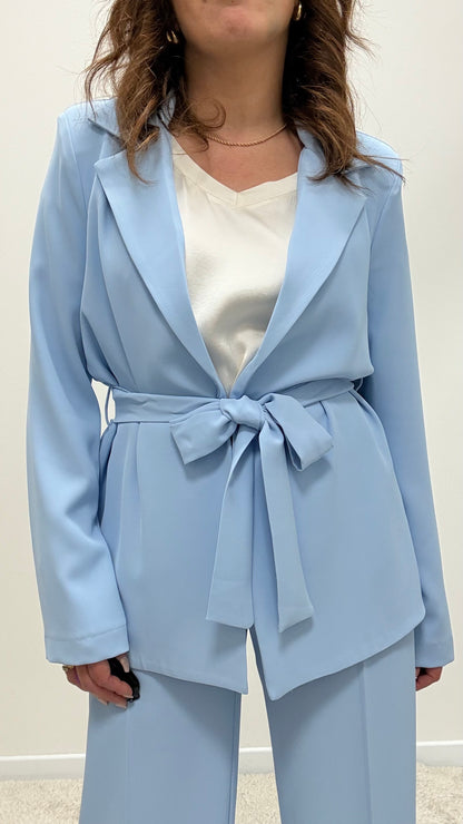 Completo Fluido Giacca con Cintura e Pantaloni Azzurro