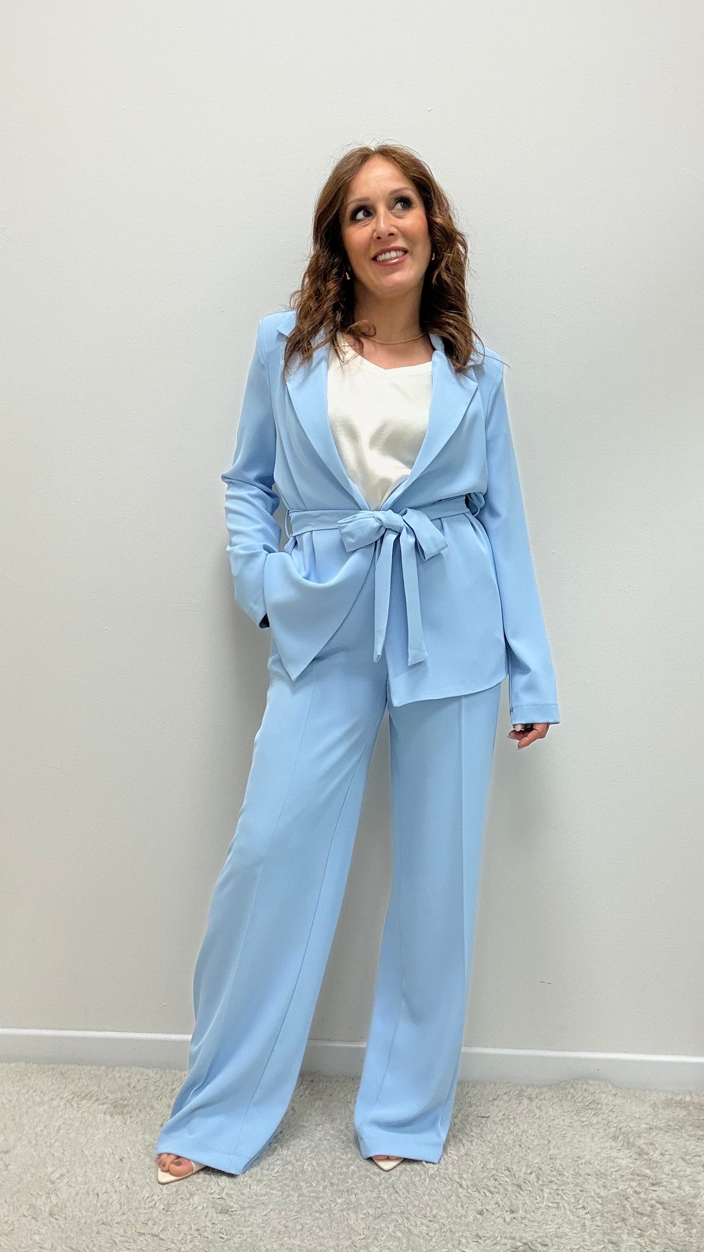 Completo Fluido Giacca con Cintura e Pantaloni Azzurro