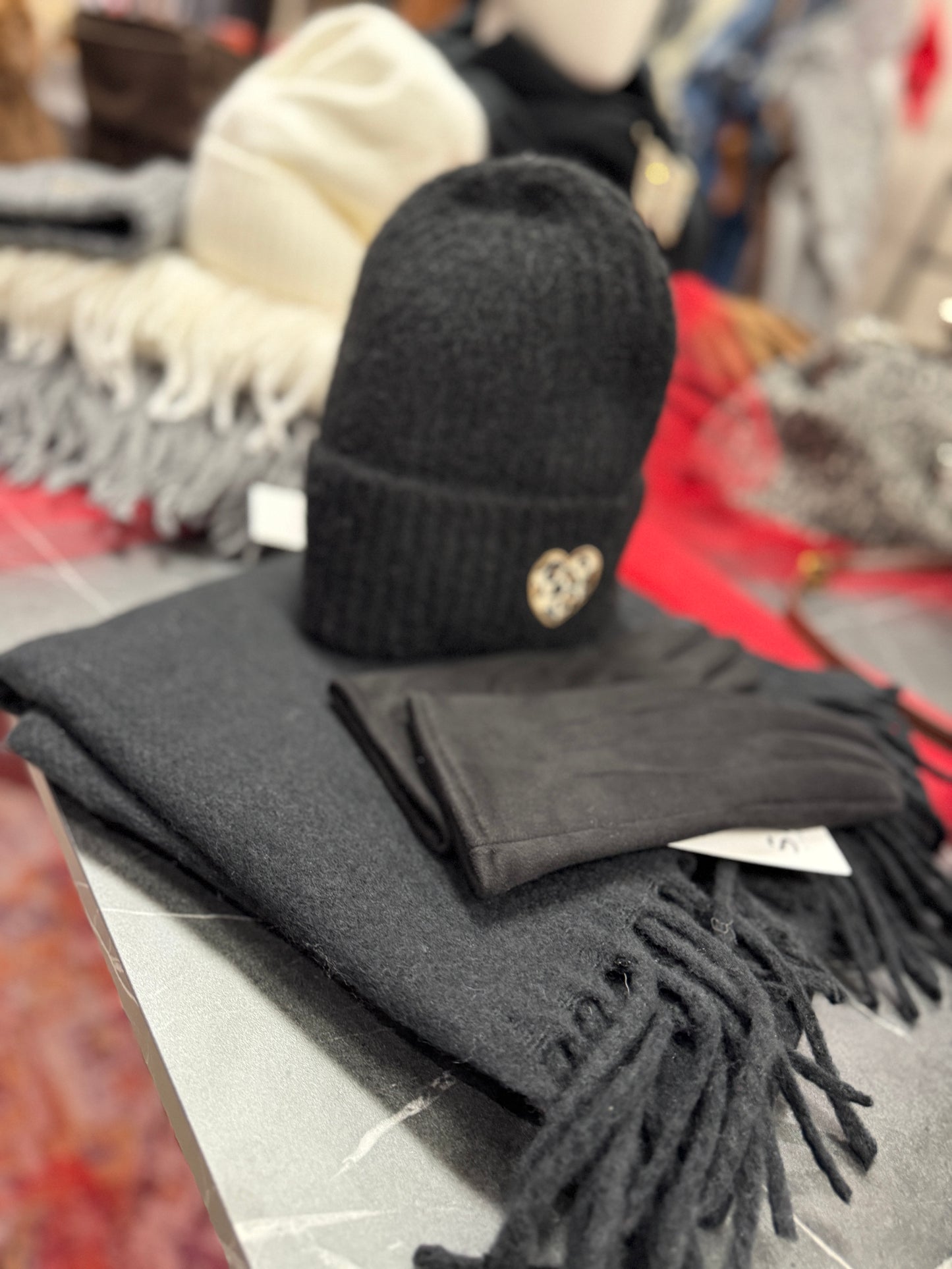 Set sciarpa guanti cappellino nero Memoire