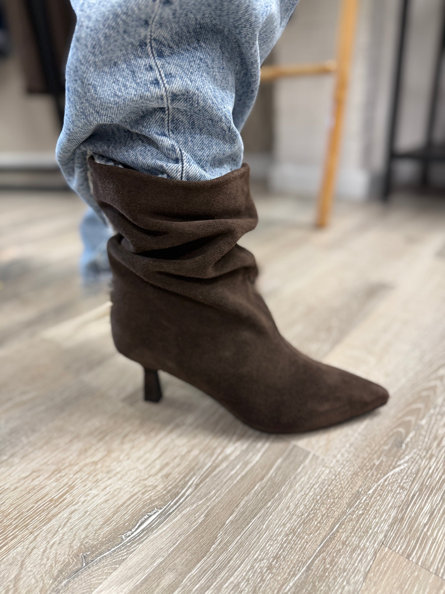 Stivali camoscio  gambale arricciato tacco 5 cm