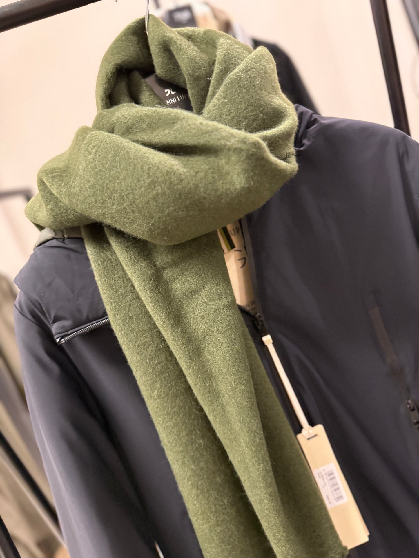 Sciarpa tinta unita verde calda viscosa Memoire